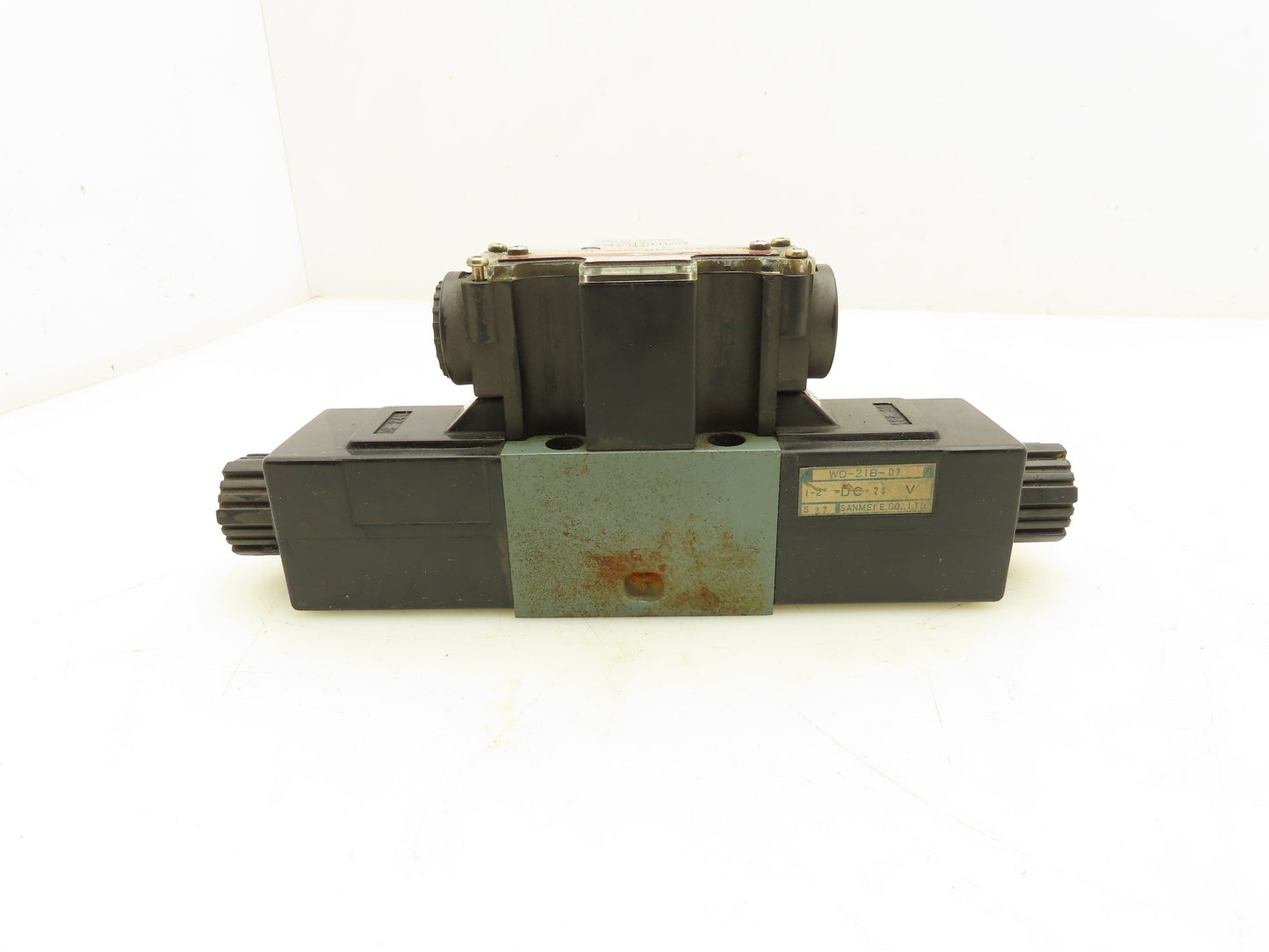 Sumitomo SD4SGS-AGB-02C-D24-21 Hydraulic Directional Solenoid Valve 24V Lot of 2
