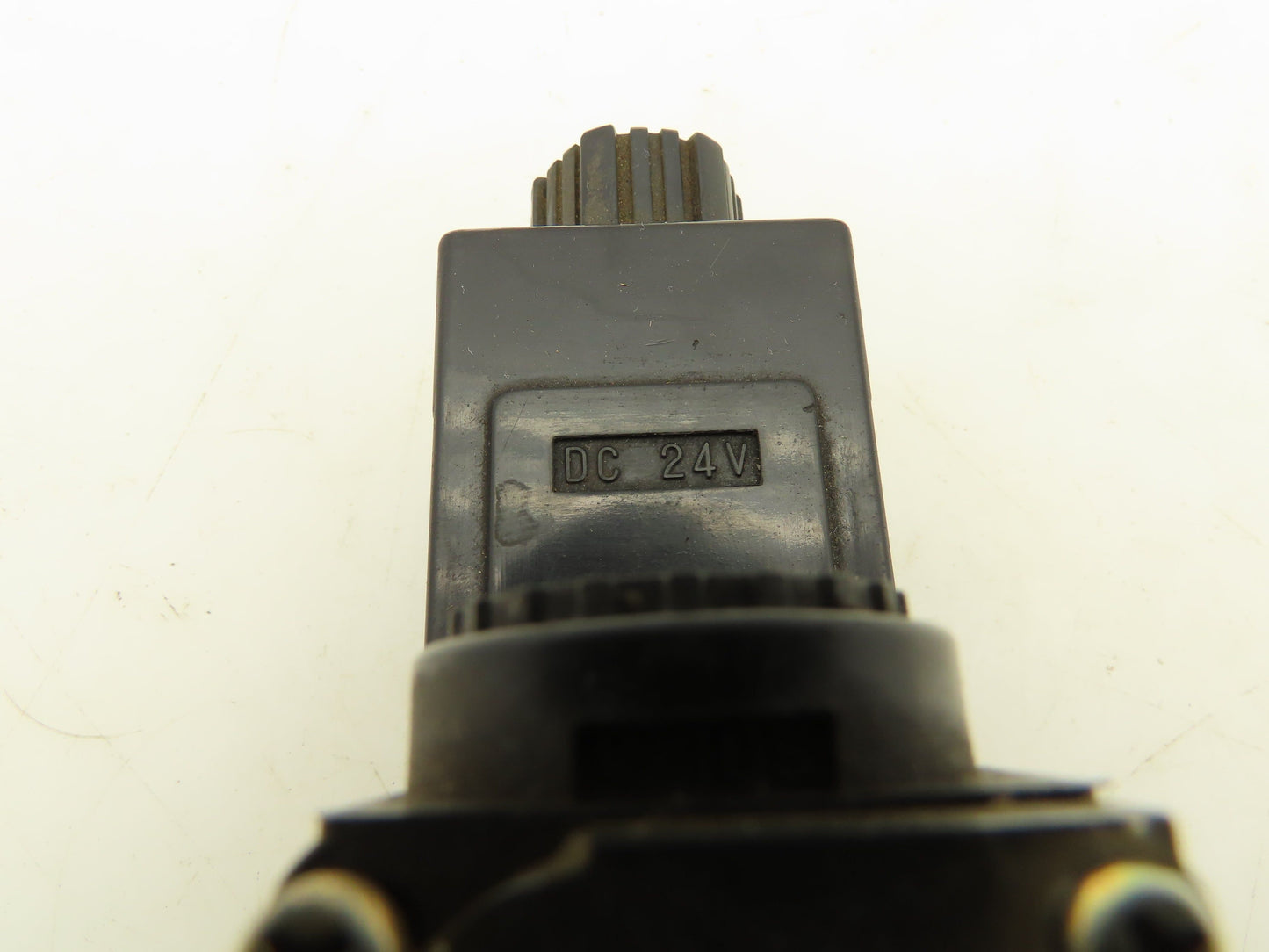 Sumitomo SD4SGS-AGB-02C-D24-21 Hydraulic Directional Solenoid Valve 24V Lot of 2