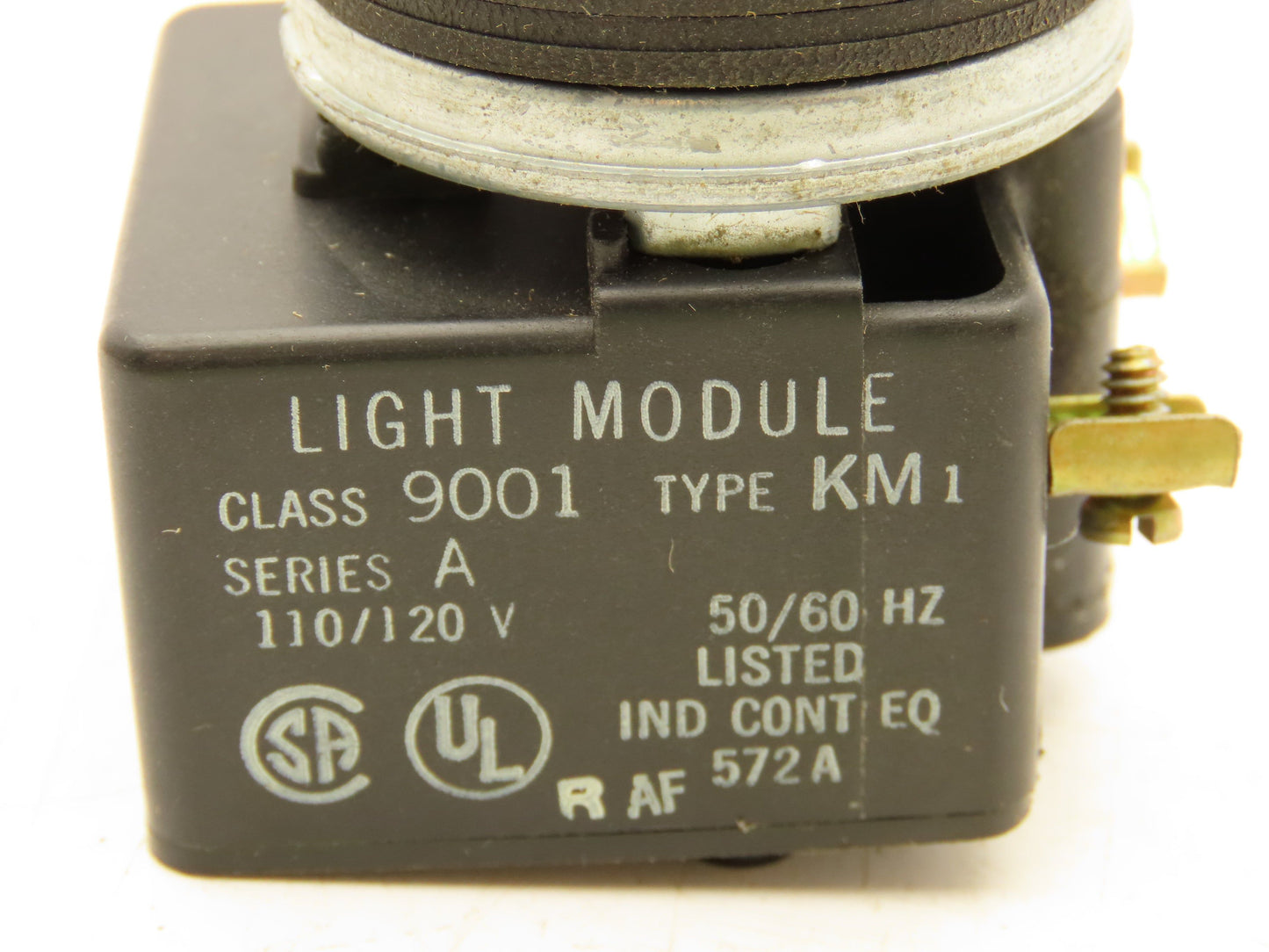 Square D KR-8P1G Illuminated Pushbutton Momentary Push-Pull 120V 9001 KM1