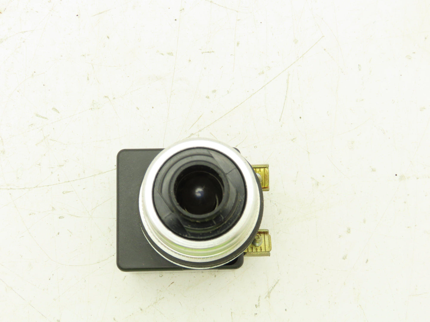 Square D KR-8P1G Illuminated Pushbutton Momentary Push-Pull 120V 9001 KM1