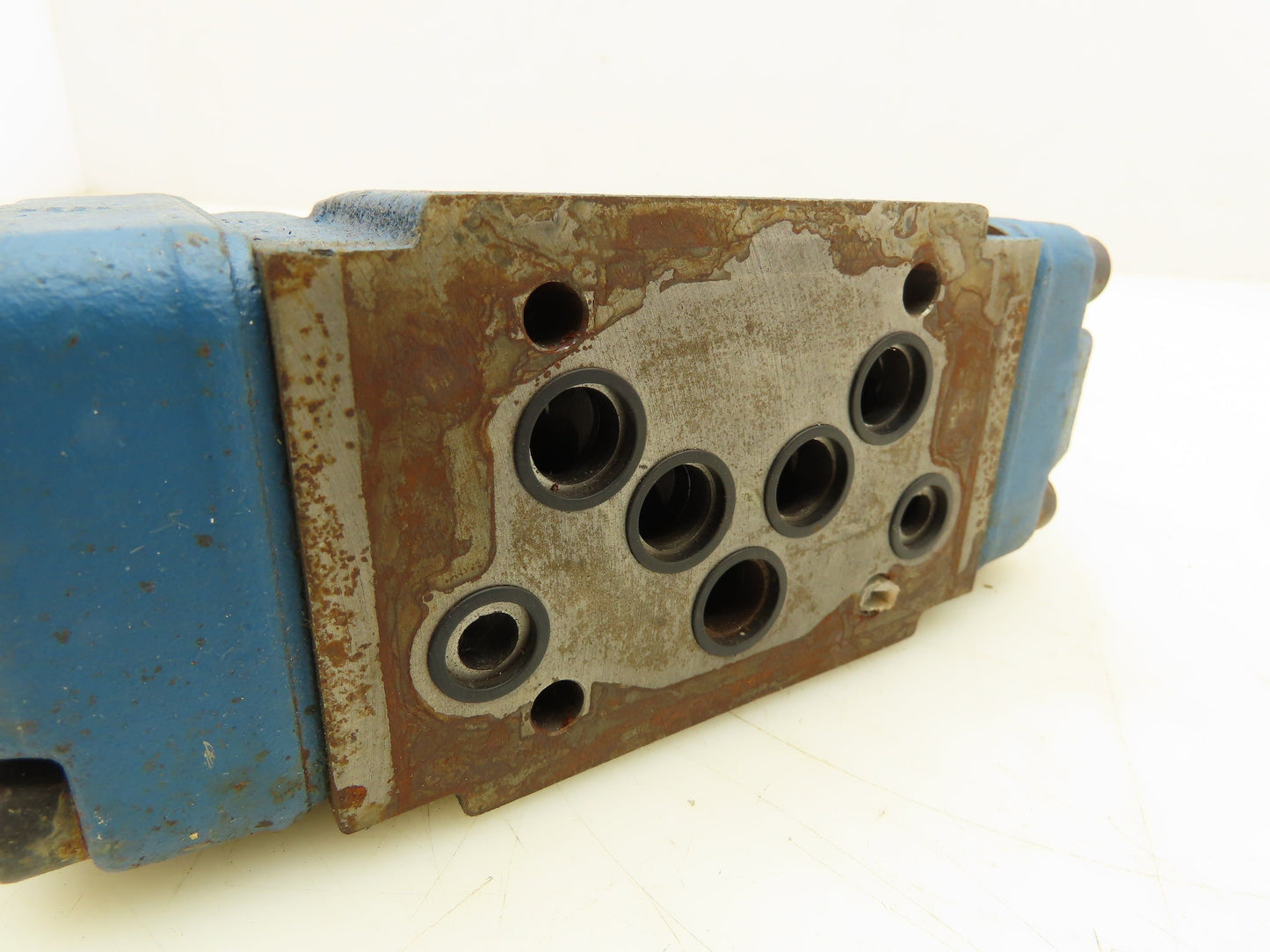 Rexroth 4WEH10 E42 42/6EG24N9ETZ4 B10 Directional Control Valve 4/3 NG10