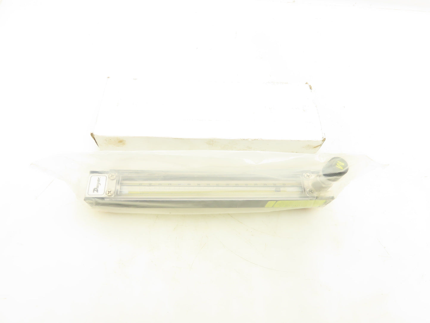 Dwyer VA22437 Variable Area Glass Flowmeter 18.38 SCFH