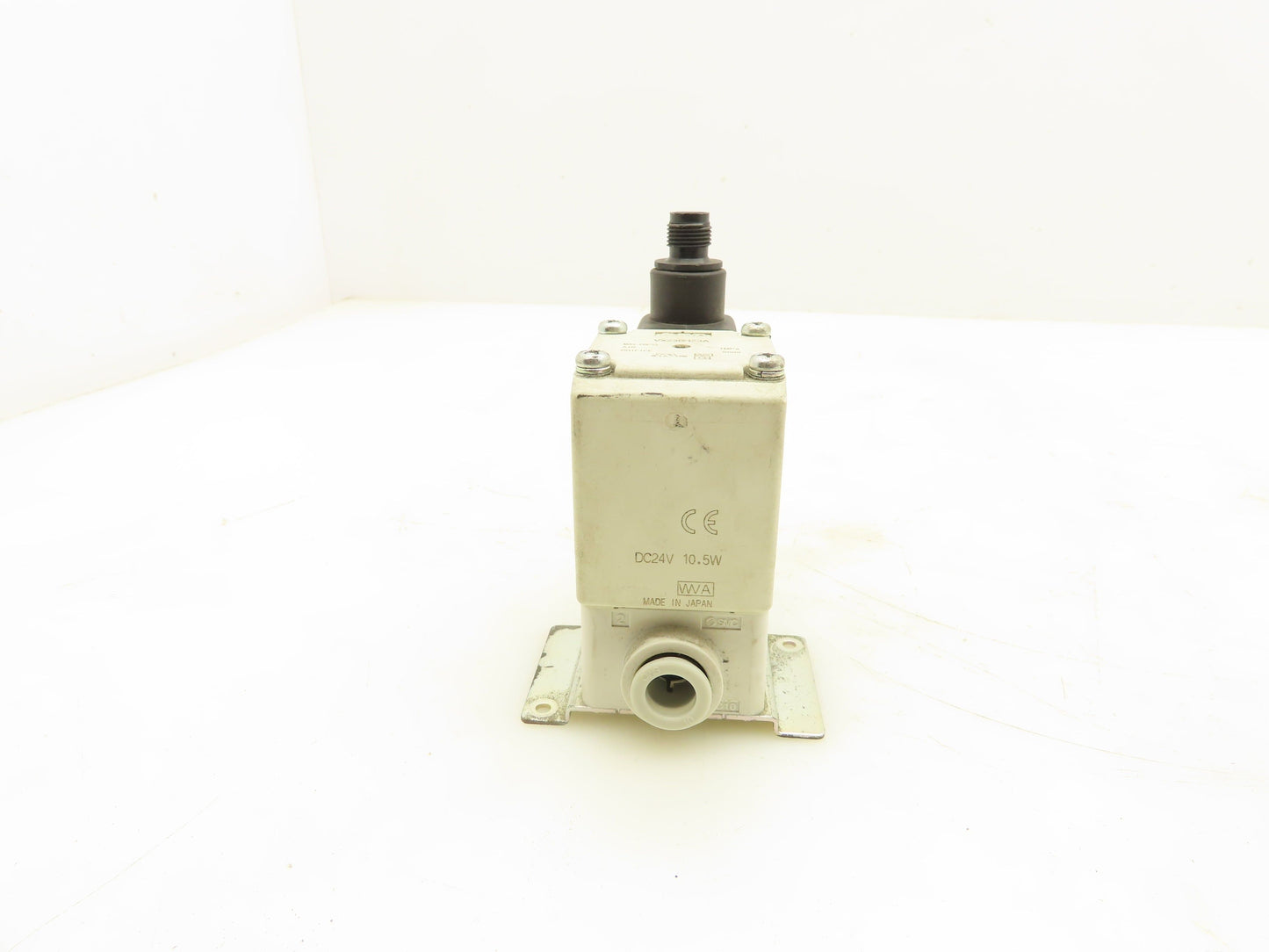 SMC VX230HZ3A 2-Way Solenoid Valve NC 24VDC Coil 3/8" Push Connect Lot of 5