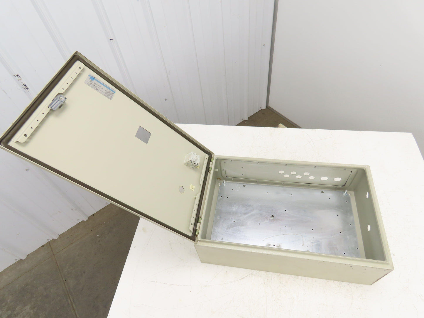 Rittal AE1039 Wall Mount Electrical Enclosure 23-1/2x15x7-1/2" with Cam Lock