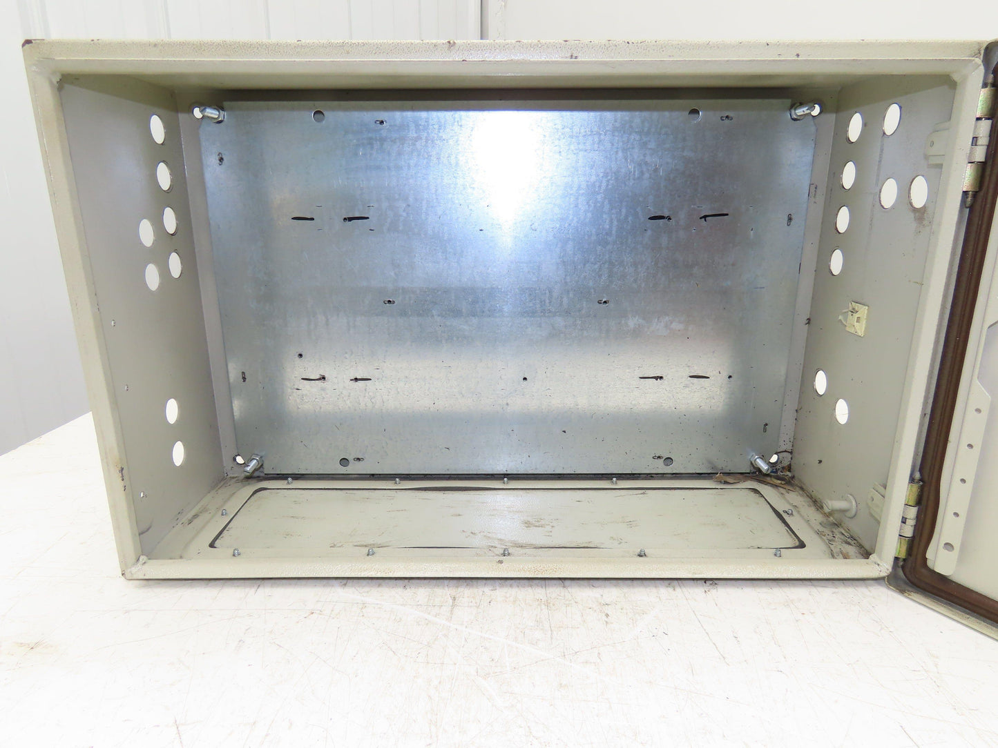 Rittal AE1039 Steel Electrical Enclosure with Backplate 600x380x210mm 24x15x8"