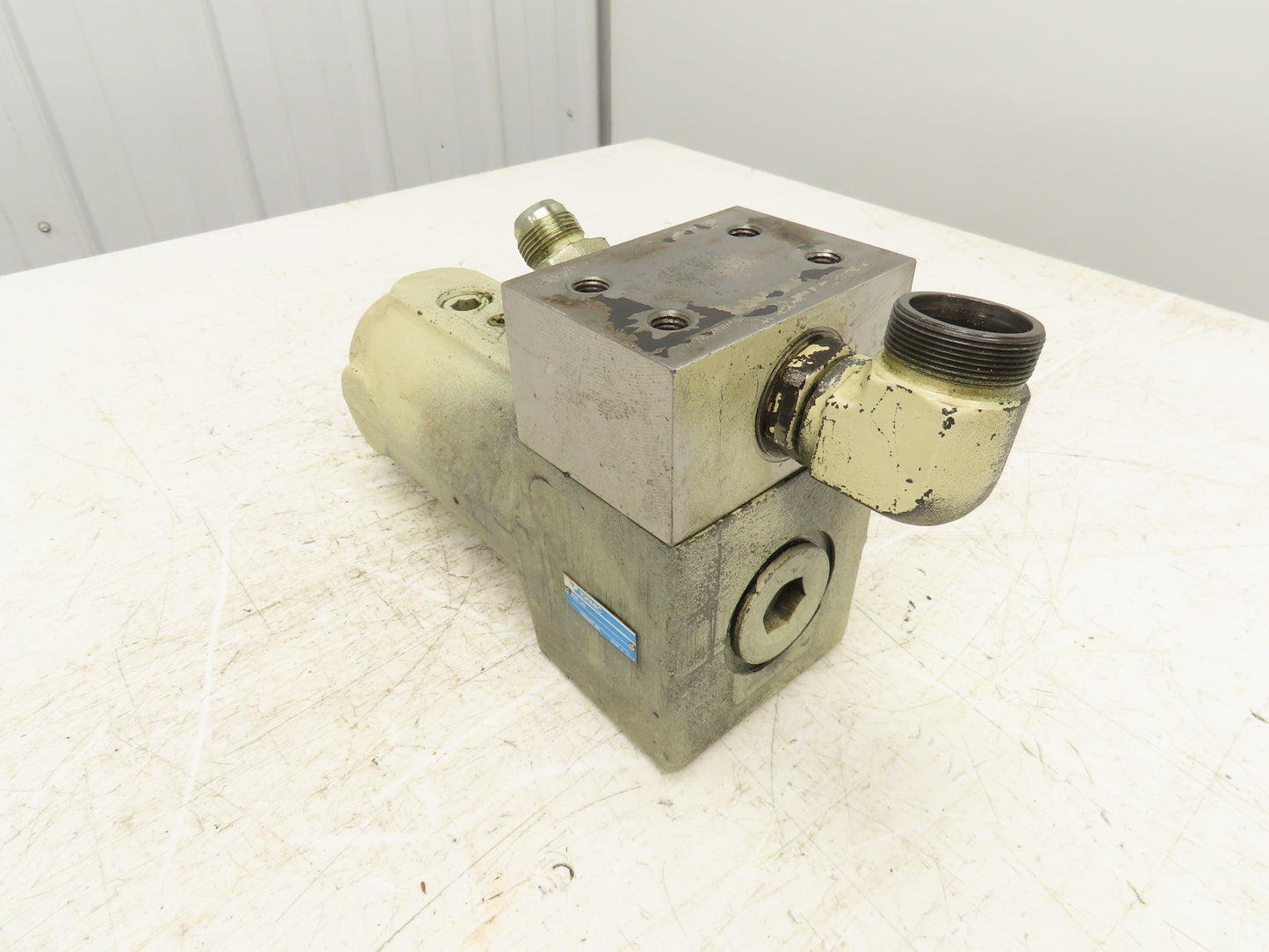 Tokimec NR8-10-J Hydraulic Directional Valve with Mnaifold