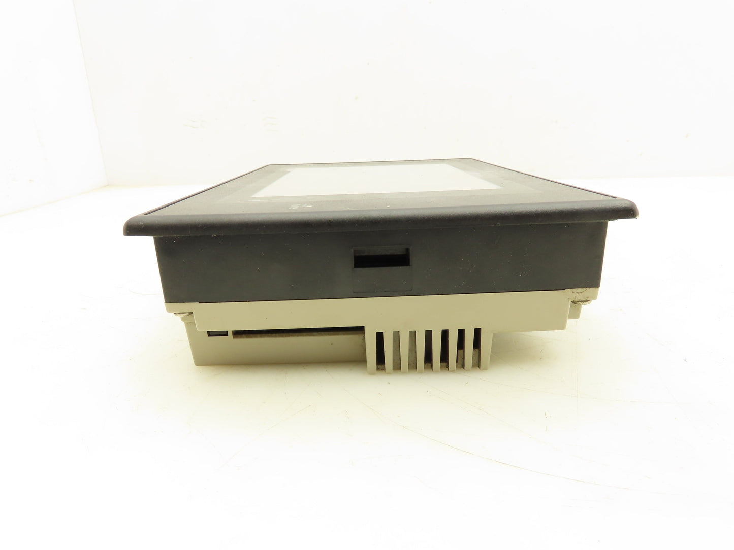 Omron NS5-SQ10B-V2 Touchscreen HMI 5.7" Interactive Display 24VDC