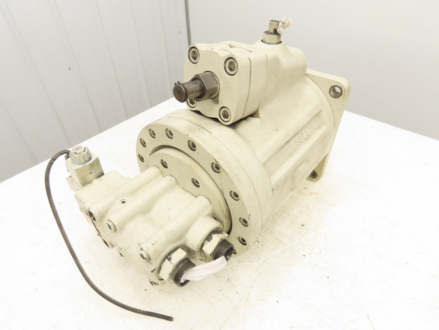 Shibaura HTM800G-S-15 Hydraulic Pump Motor UV25-502