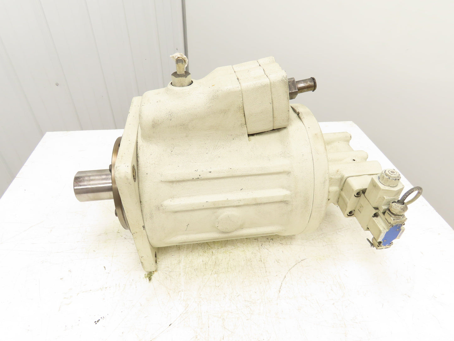 Shibaura HTM800G-S-15 Hydraulic Pump Motor UV25-502