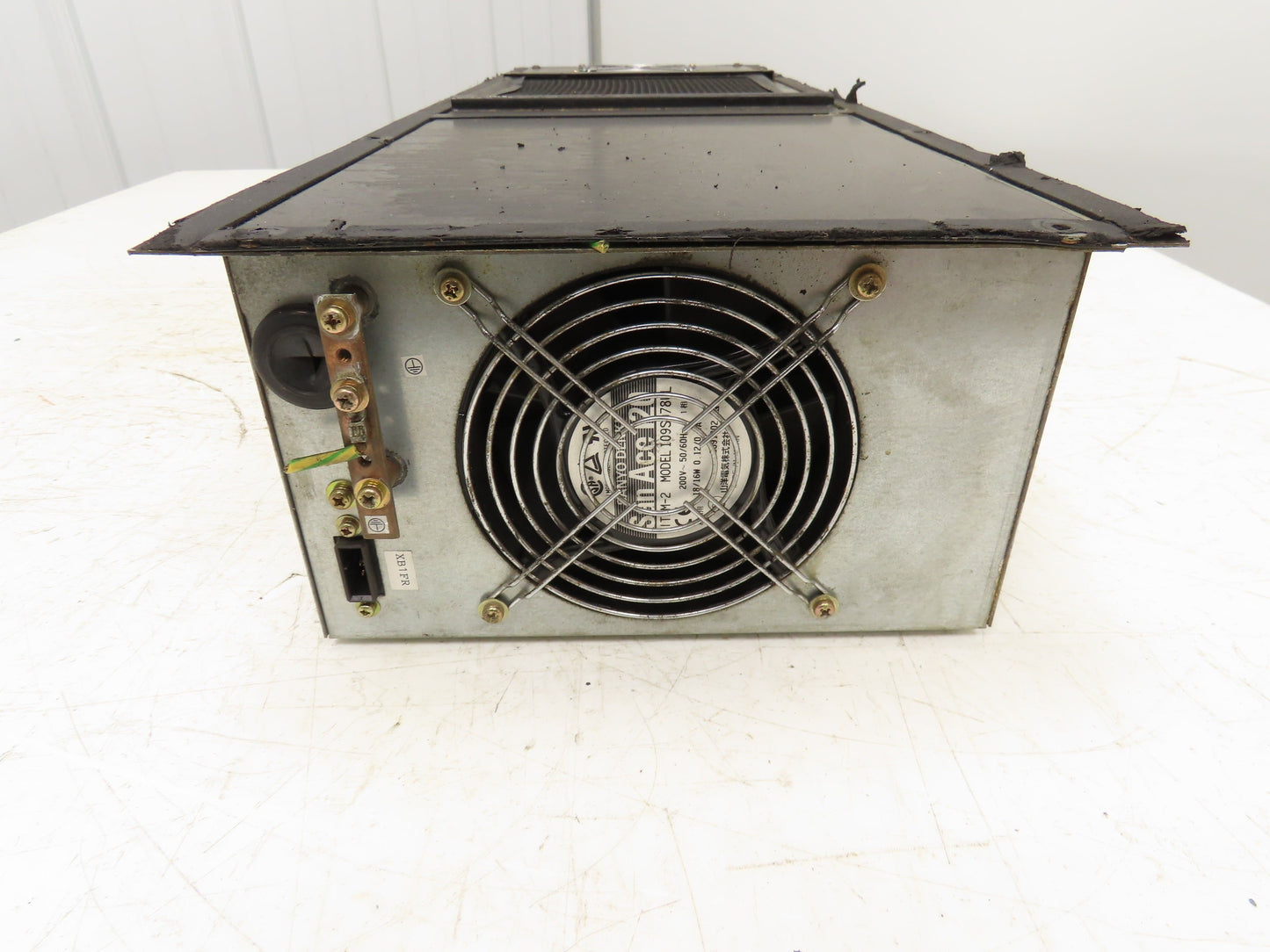 Okuma HPC-K40A Heat Exchanging Cabinet Cooler 200V 400W/10° 0.32/0.29A