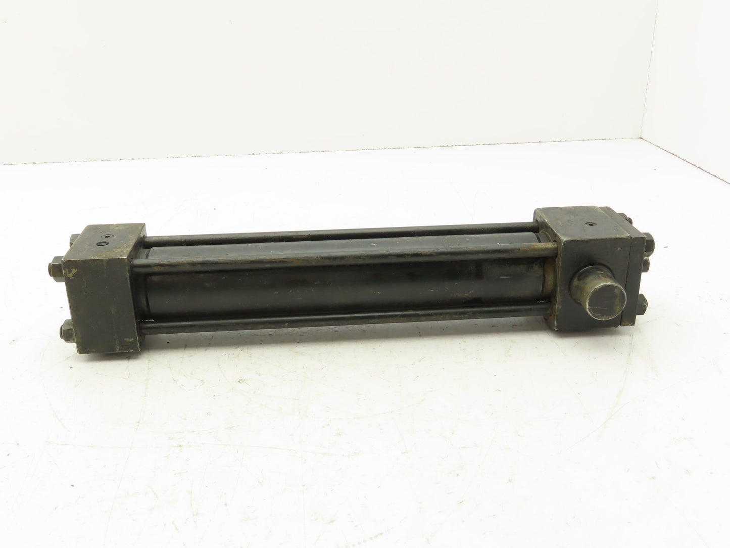 Parker CD2HLT13AC 2H Hydraulic Cylinder 1.5" Bore 9" Stroke 3000 PSI Trunnion