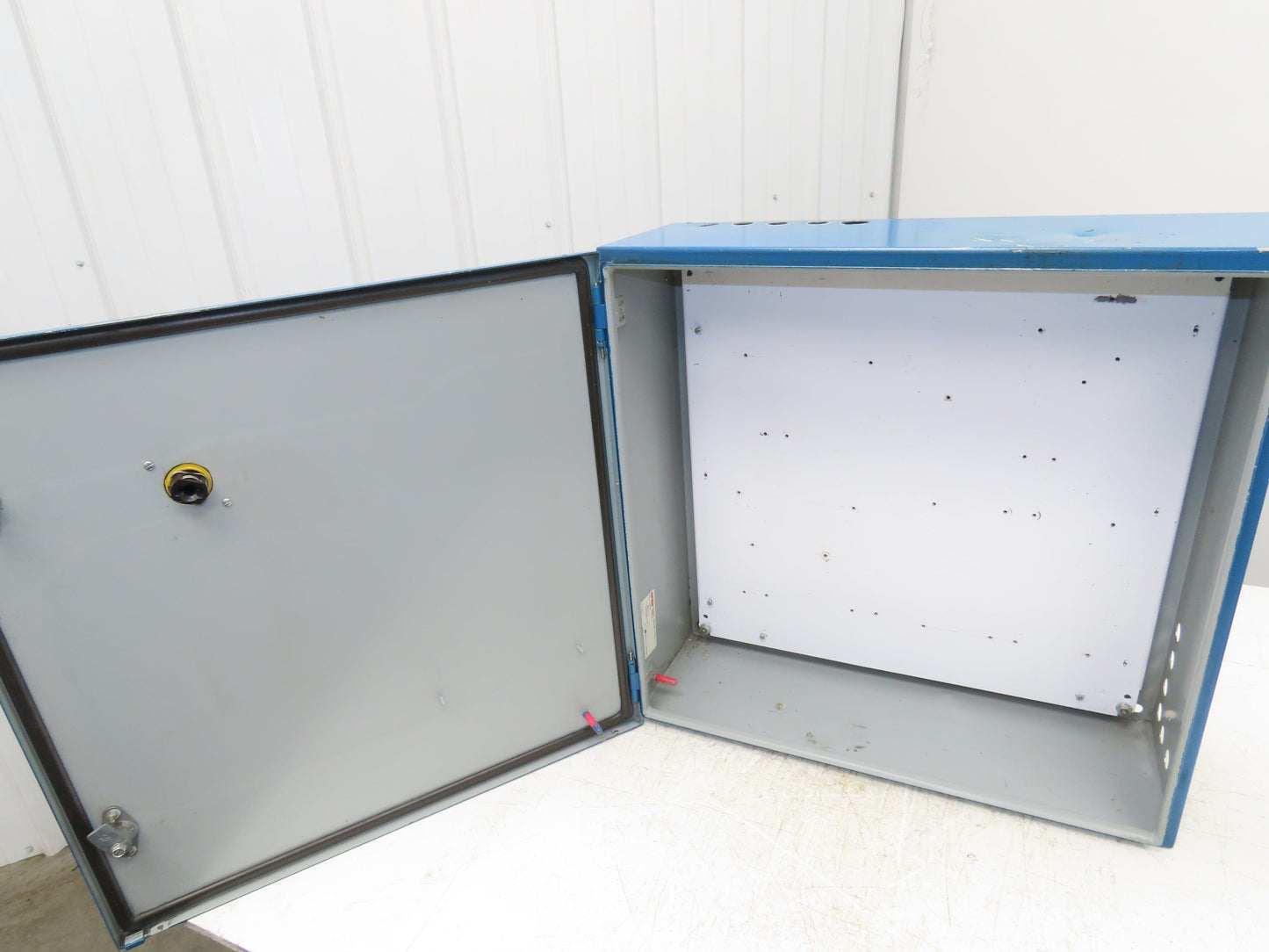 Hoffman CSD24248 Industrial Electrical Enclosure With Backplate 24x24x8"