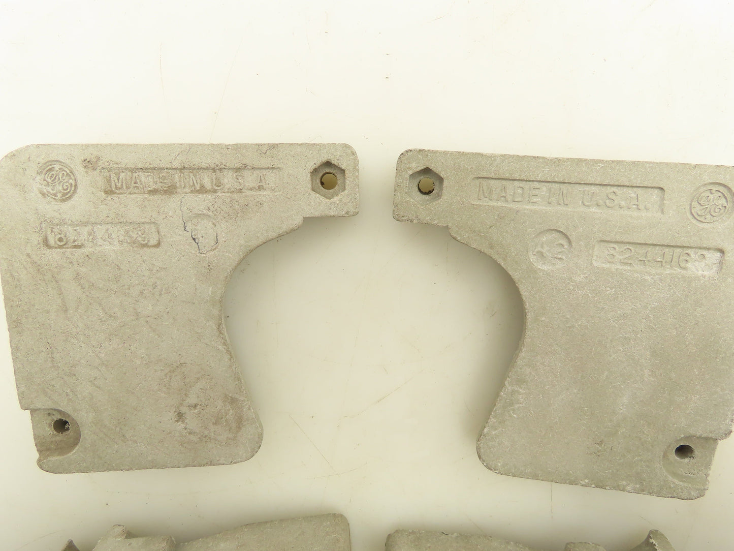 General Electric 8244169 Arc Chute Side Left And Right For Contactor IC2800-1621