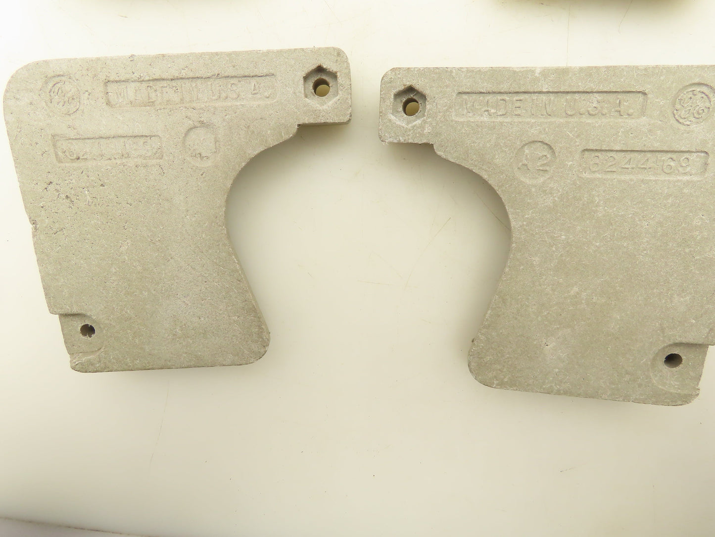 General Electric 8244169 Arc Chute Side Left And Right For Contactor IC2800-1621