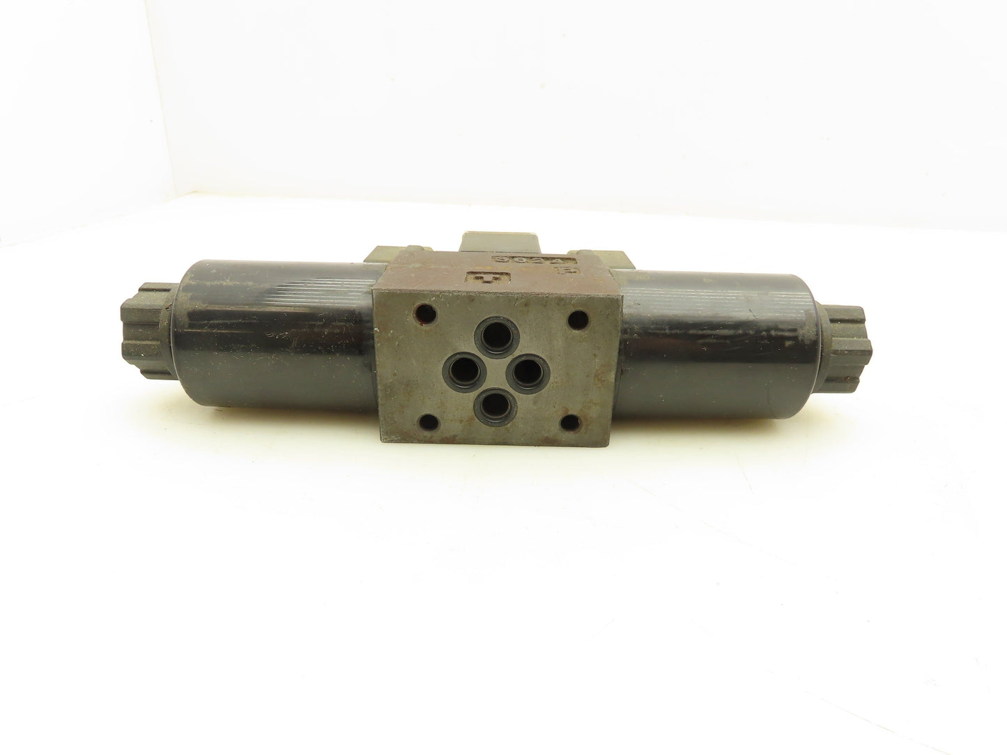Nachi SL-G01-C6-R-E1-31 Hydraulic Directional Solenoid Valve 3-Pos 100V