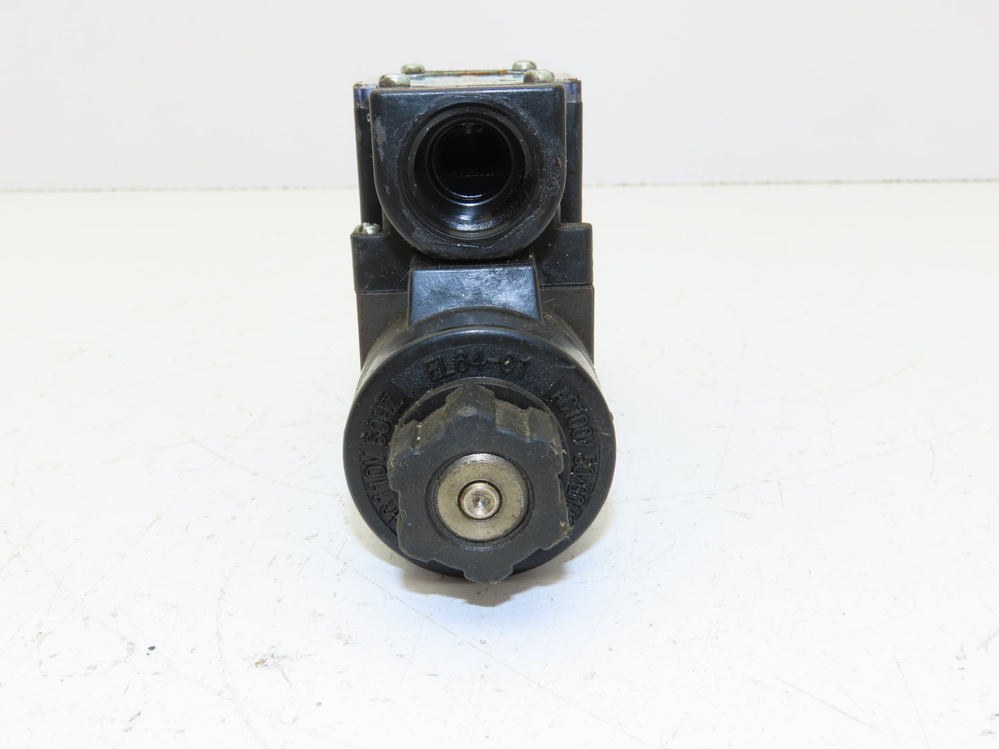 Nachi SL-G01-C6-GR-C1-11 Hydraulic Directional Solenoid Valve 3-Pos 110V