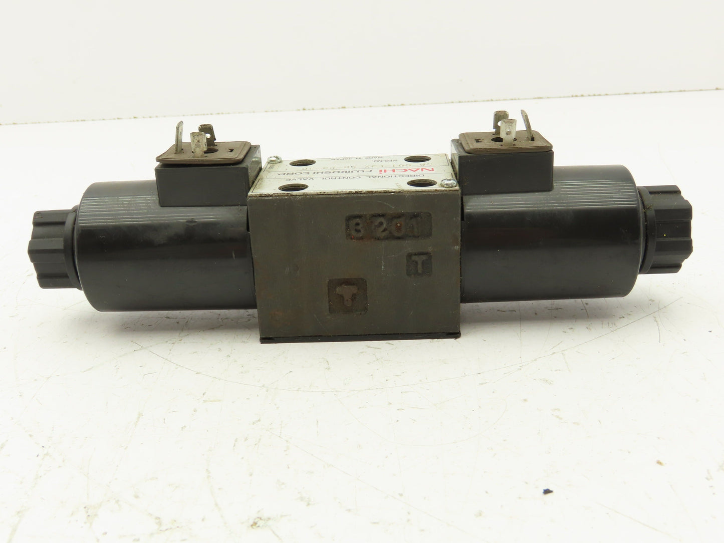 Nachi SA-G01-E3X-6R-D2-30 Hydraulic Directional Solenoid Valve 3-Pos 24VDC