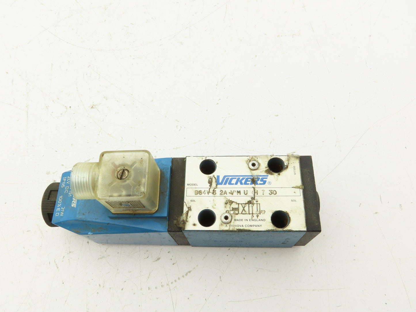 Vickers DG4V-3-2A-V-M-U-H7-30 Hydraulic Directional Solenoid Valve 2-Pos 24VDC
