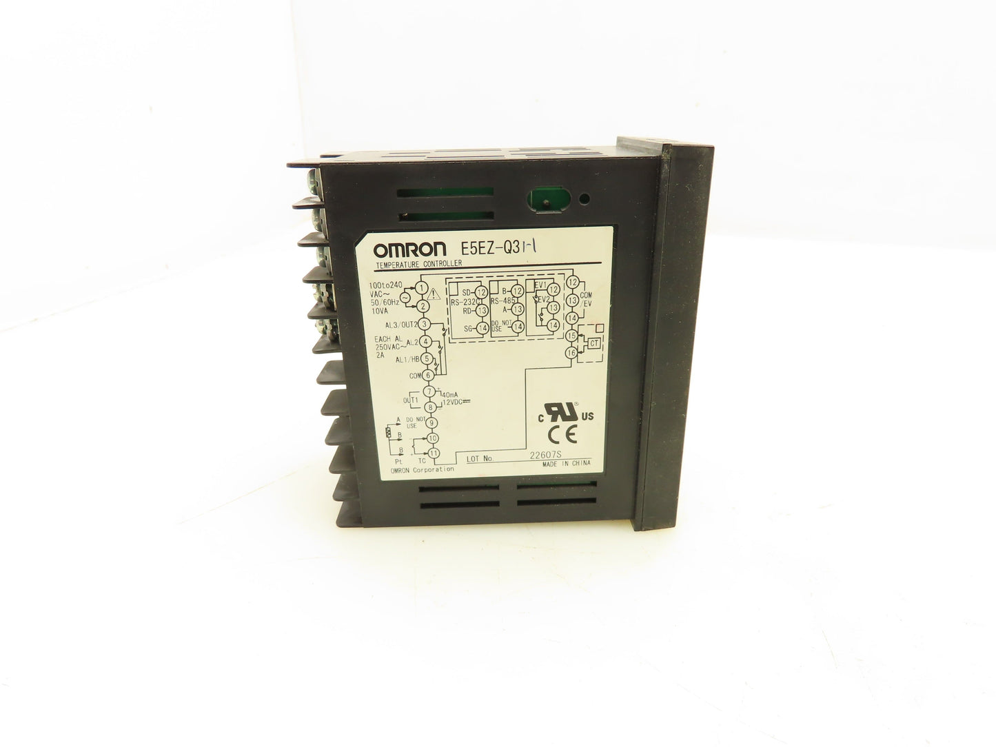 Omron E5EZ-Q3 Digital Temperature Controller 100-240V 2A