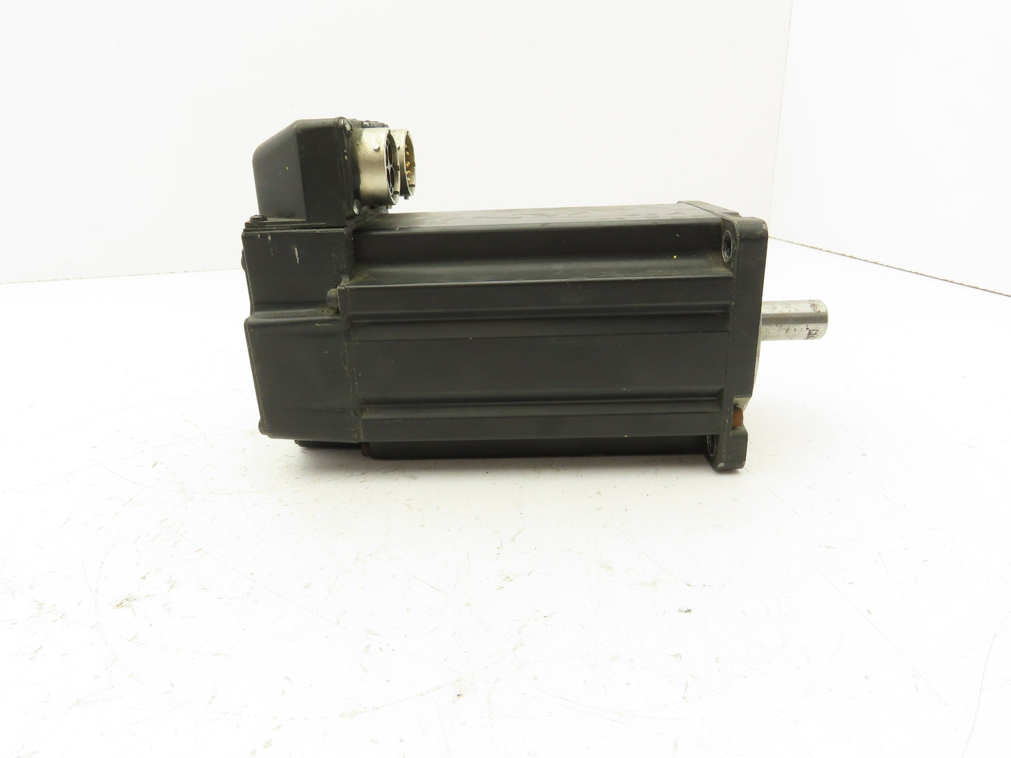 Allen Bradley MPL-A330P-MK22AA AC Servo Motor 1.8kw 5000 RPM 230V 3PH Series A