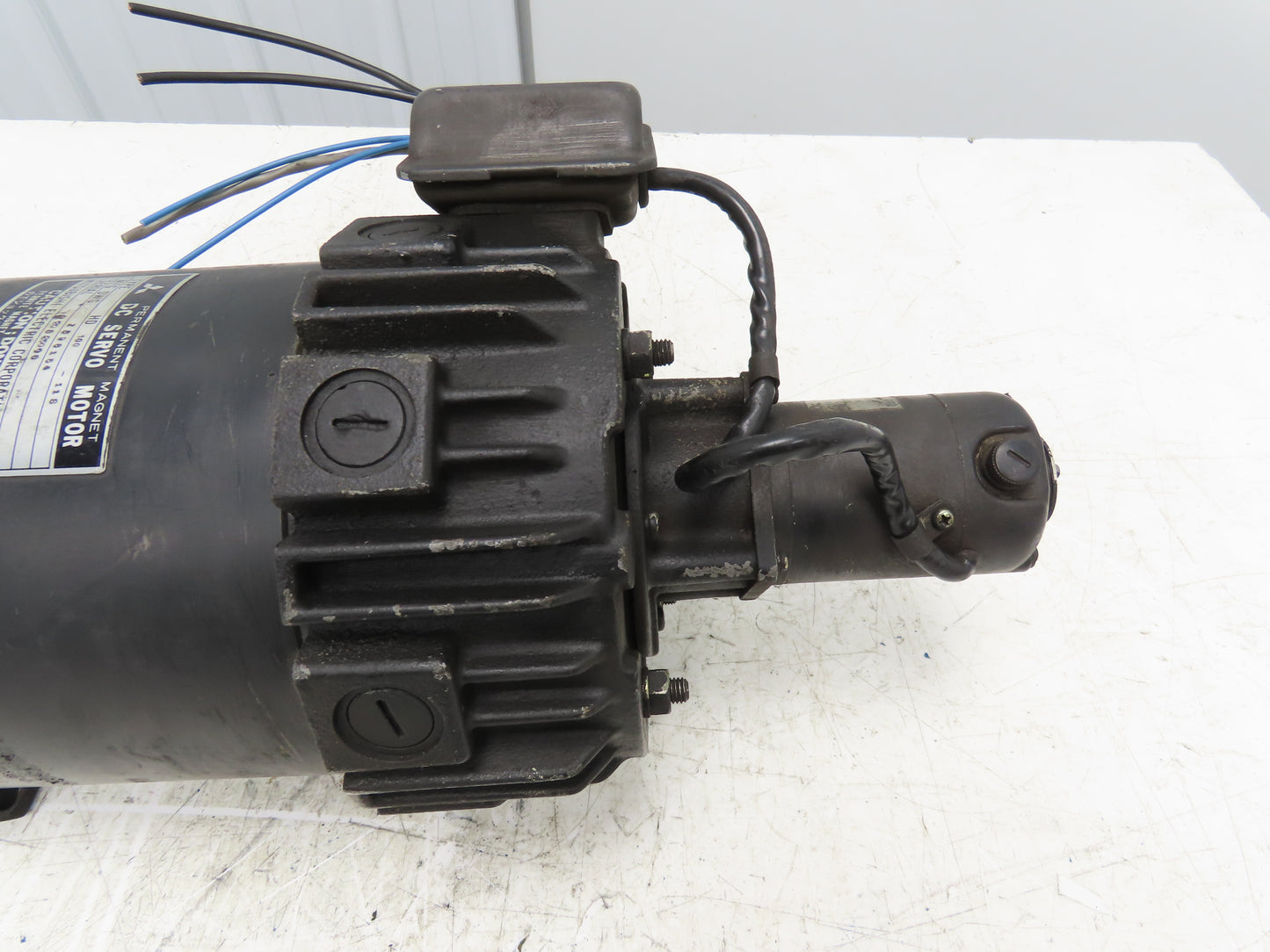 Mitsubishi HD 100-11S DC Servo Motor with Tachometer Generator 30V/1000 RPM