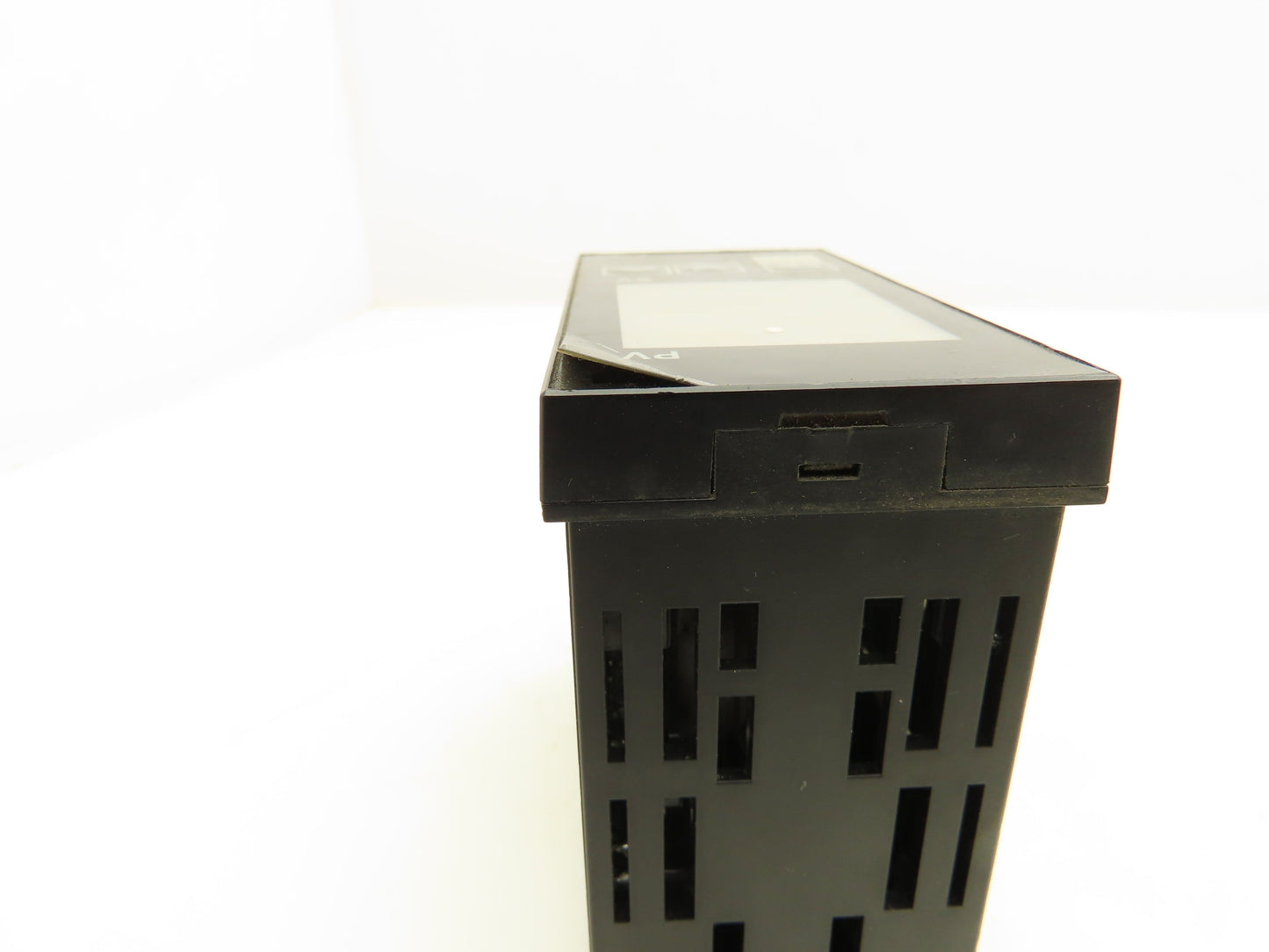 Omron E5EZ-Q3 Digital Temperature Controller 100-240V 2A