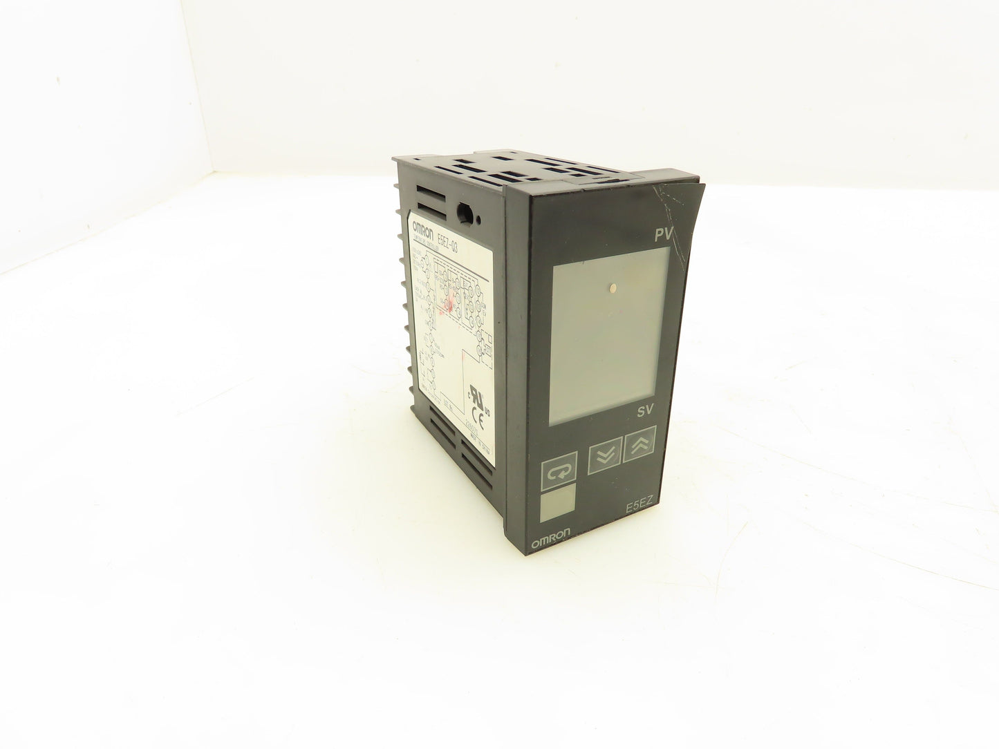 Omron E5EZ-Q3 Digital Temperature Controller 100-240V 2A