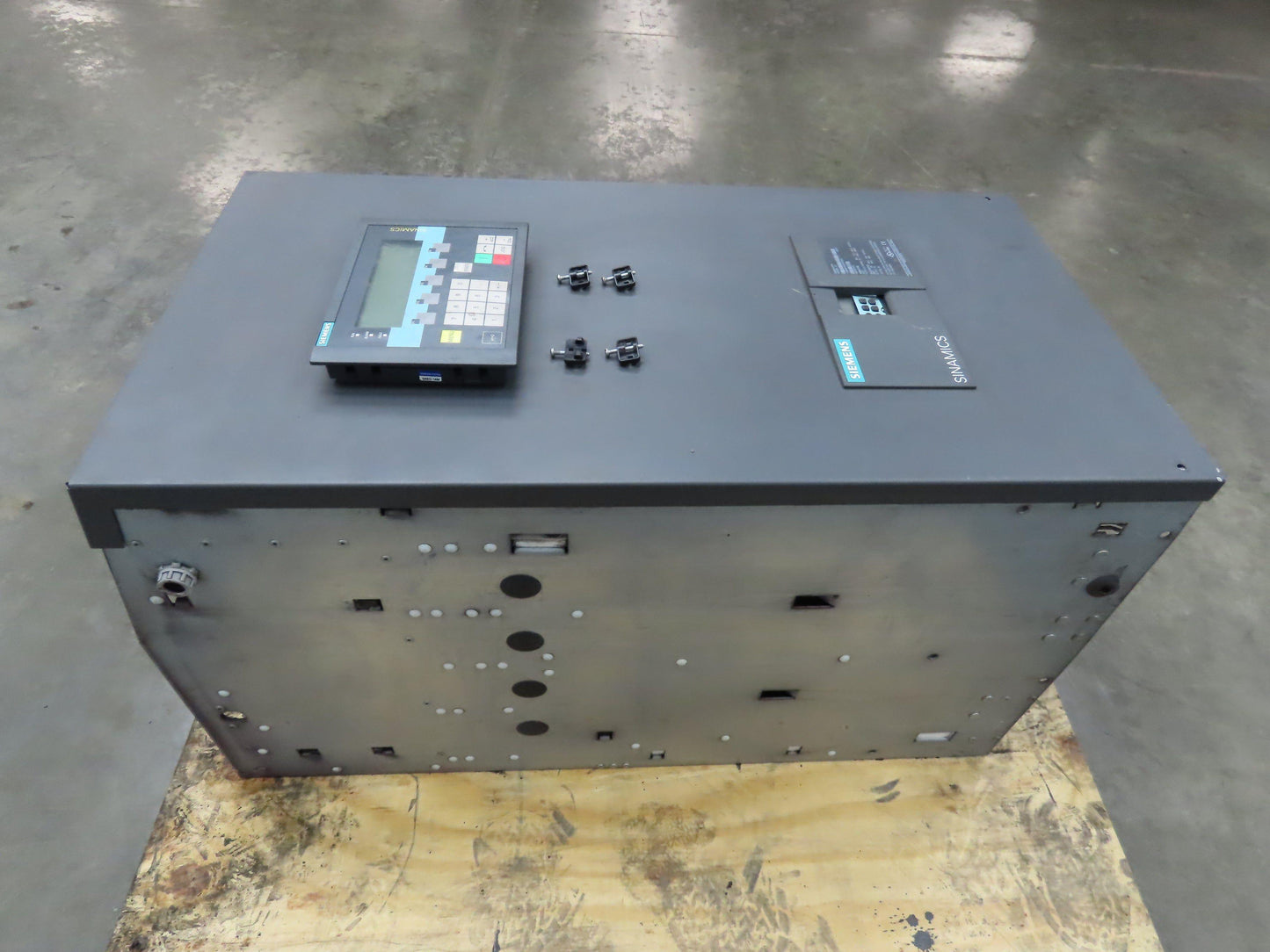 Siemens 6RA8097-4GV62 Sinamics DCM Drive 600VDC 2800A 4 Quadrant Operator Panel