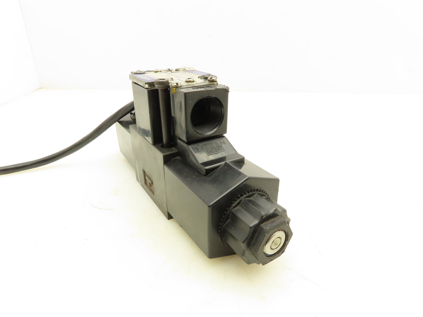 Yuken DSG-01-3C2-D24-50 Hydraulic Directional Control Solenoid Valve 24VDC