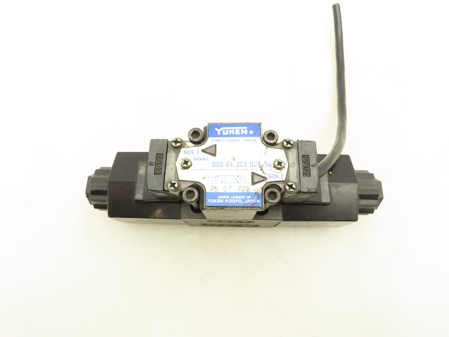 Yuken DSG-01-3C2-D24-50 Hydraulic Directional Control Solenoid Valve 24VDC