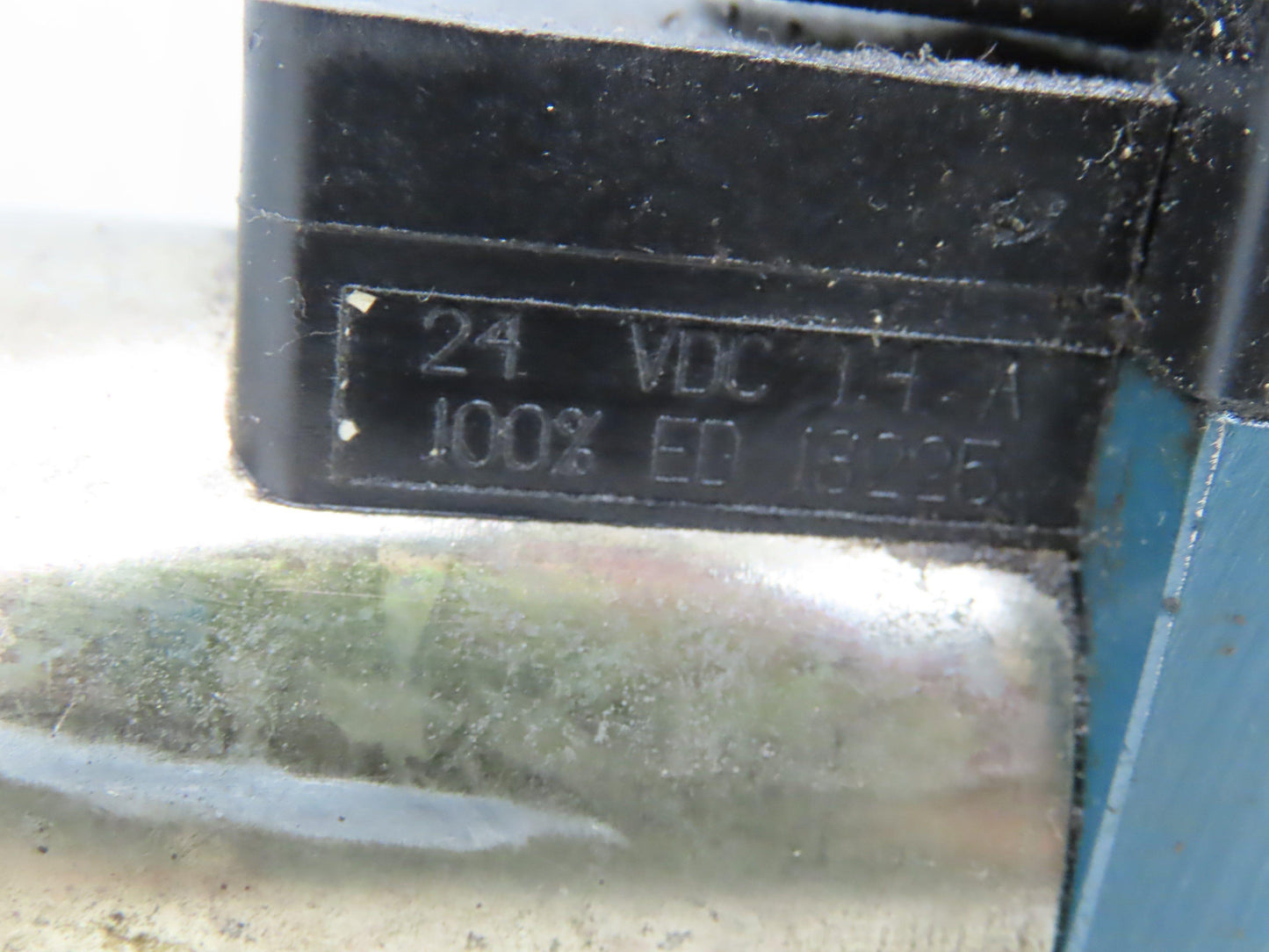 Bosch Rexroth 9810235508 Hydraulic Directional Control Solenoid Valve 24VDC