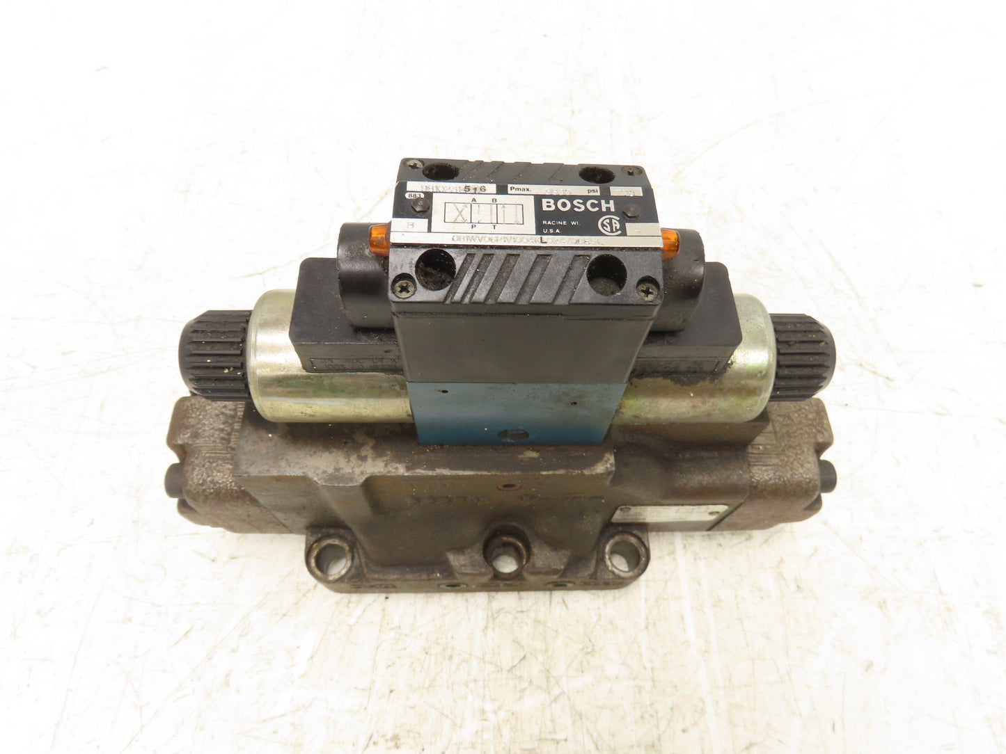 Bosch Rexroth 9810235508 Hydraulic Directional Control Solenoid Valve 24VDC