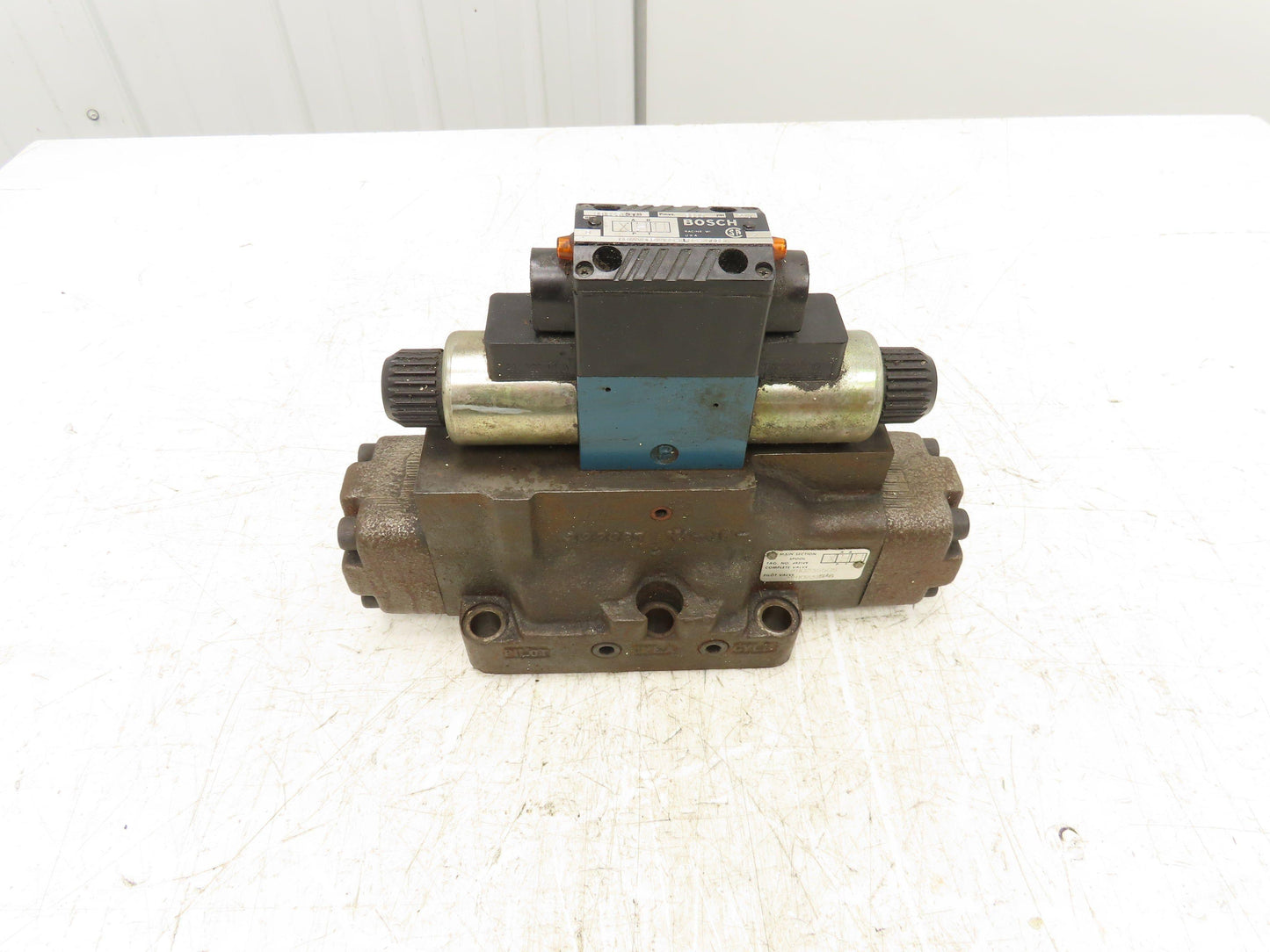 Bosch Rexroth 9810235508 Hydraulic Directional Control Solenoid Valve 24VDC