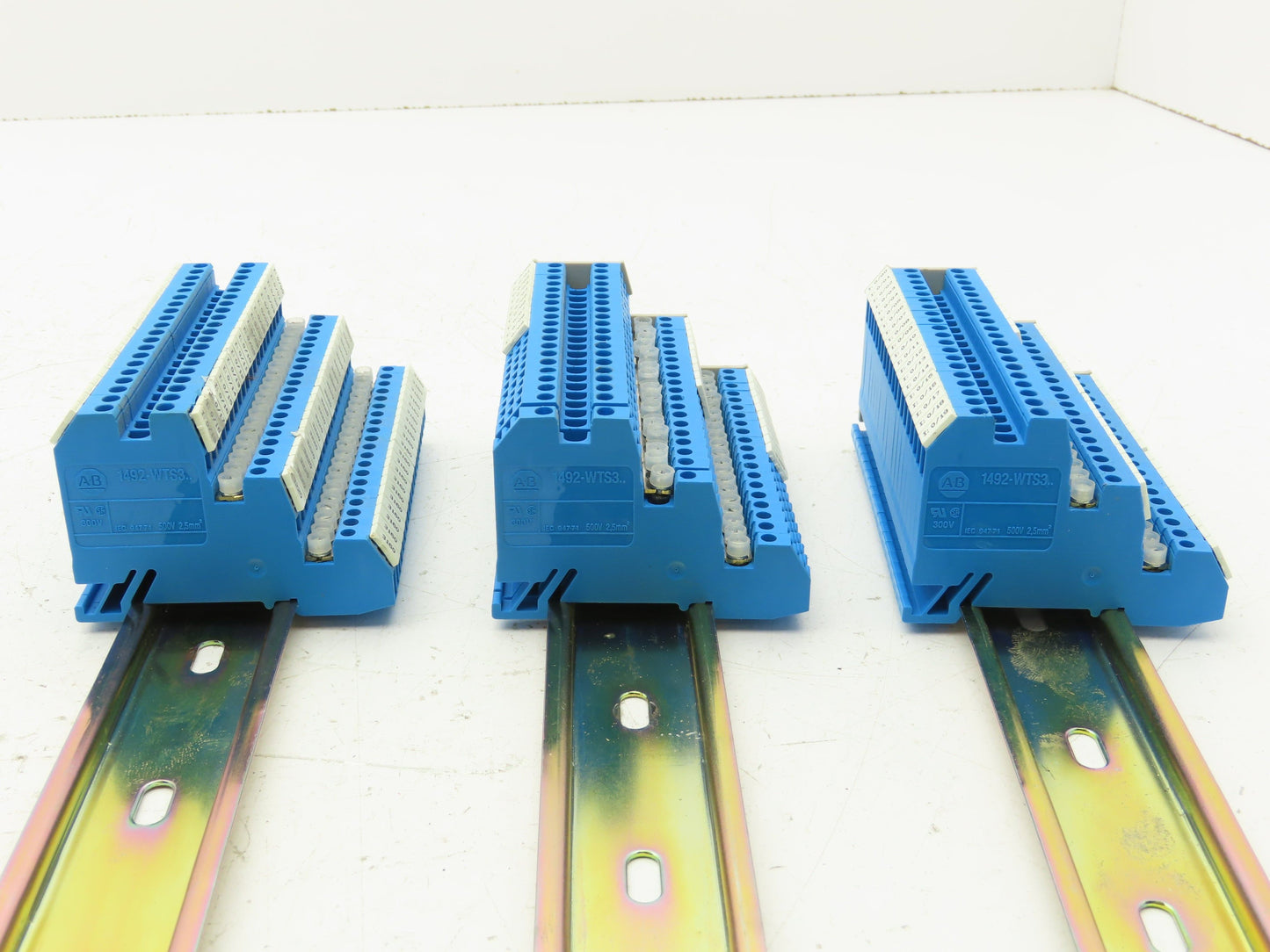 Allen Bradley 1492-WTS3 Terminal Block Din Rail Blue 2.5mm 500V Lot of 60