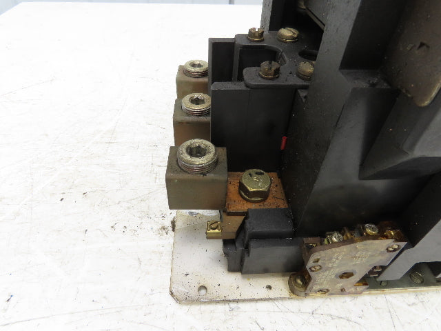 Square D 8502 SG02 Contactor Motor Starter 600V 3 Pole Nema Size 5 120V Coil