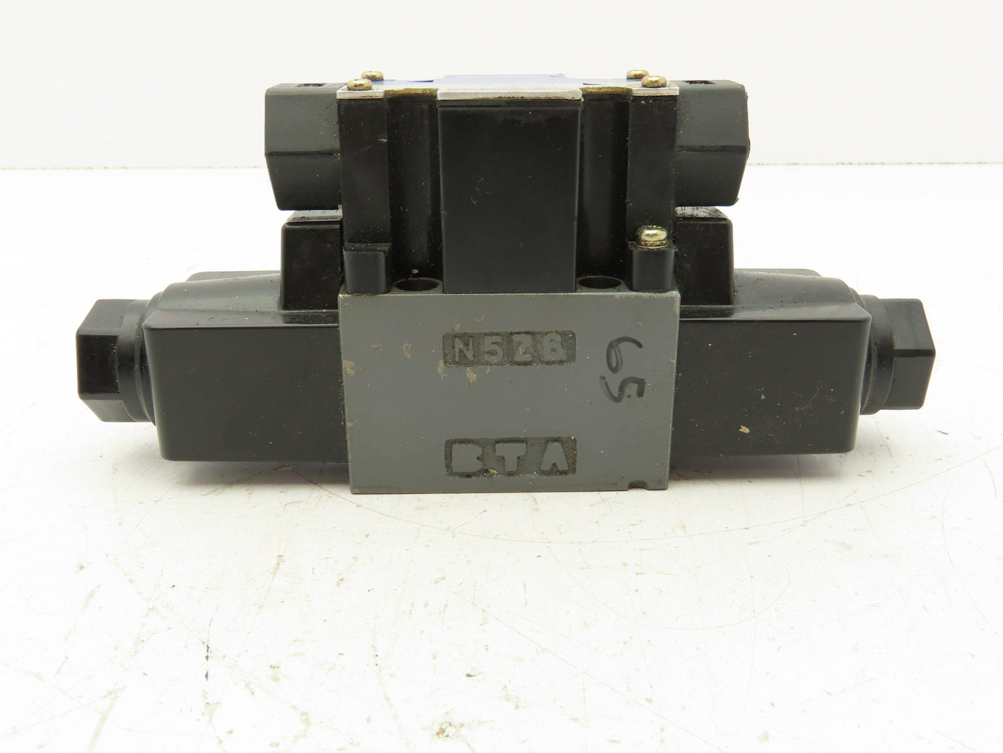 Tokimec DG4V-3-0C-M-P2-T-7-54 Hydraulic Directional Solenoid Valve 100/110V