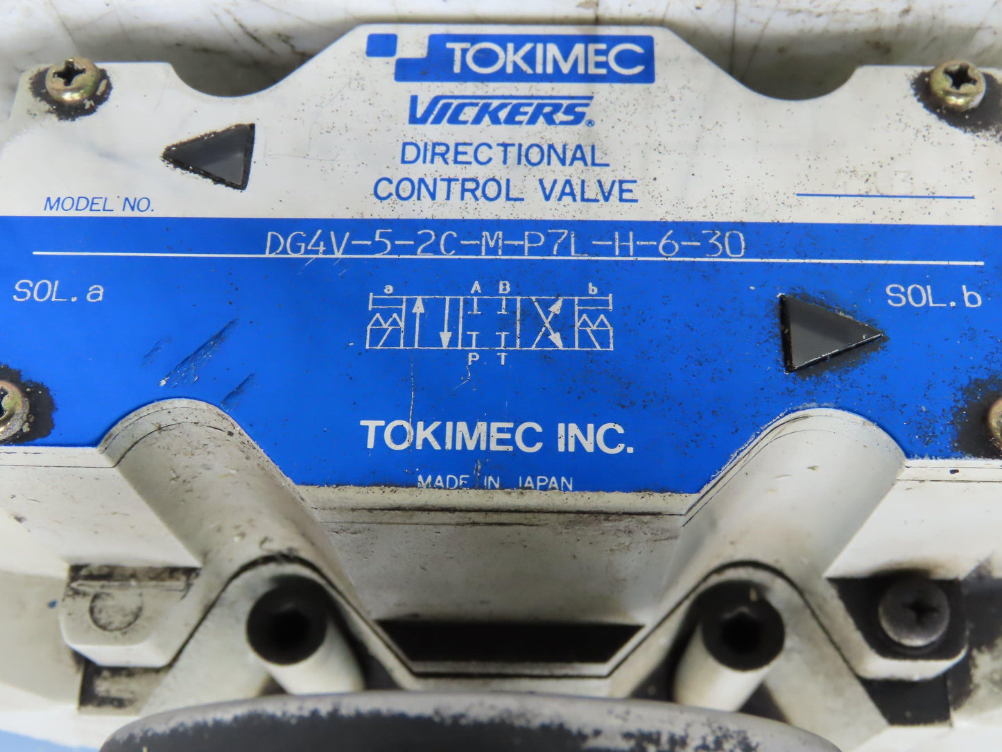 Vickers DG4V-5-2C-M-P7L-H-6-30 Directional Solenoid Reducing Check Valve Stack