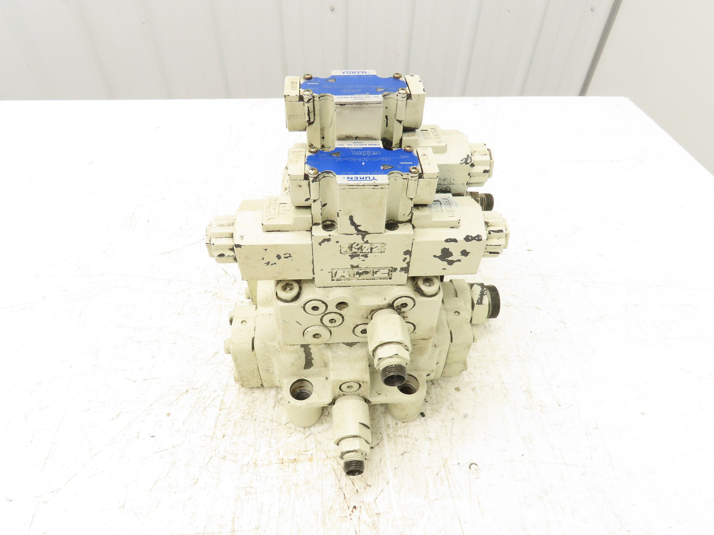 Yuken DSG-01 Directional Solenoid Valve 3-Station Hydraulic Manifold Assy 24VDC