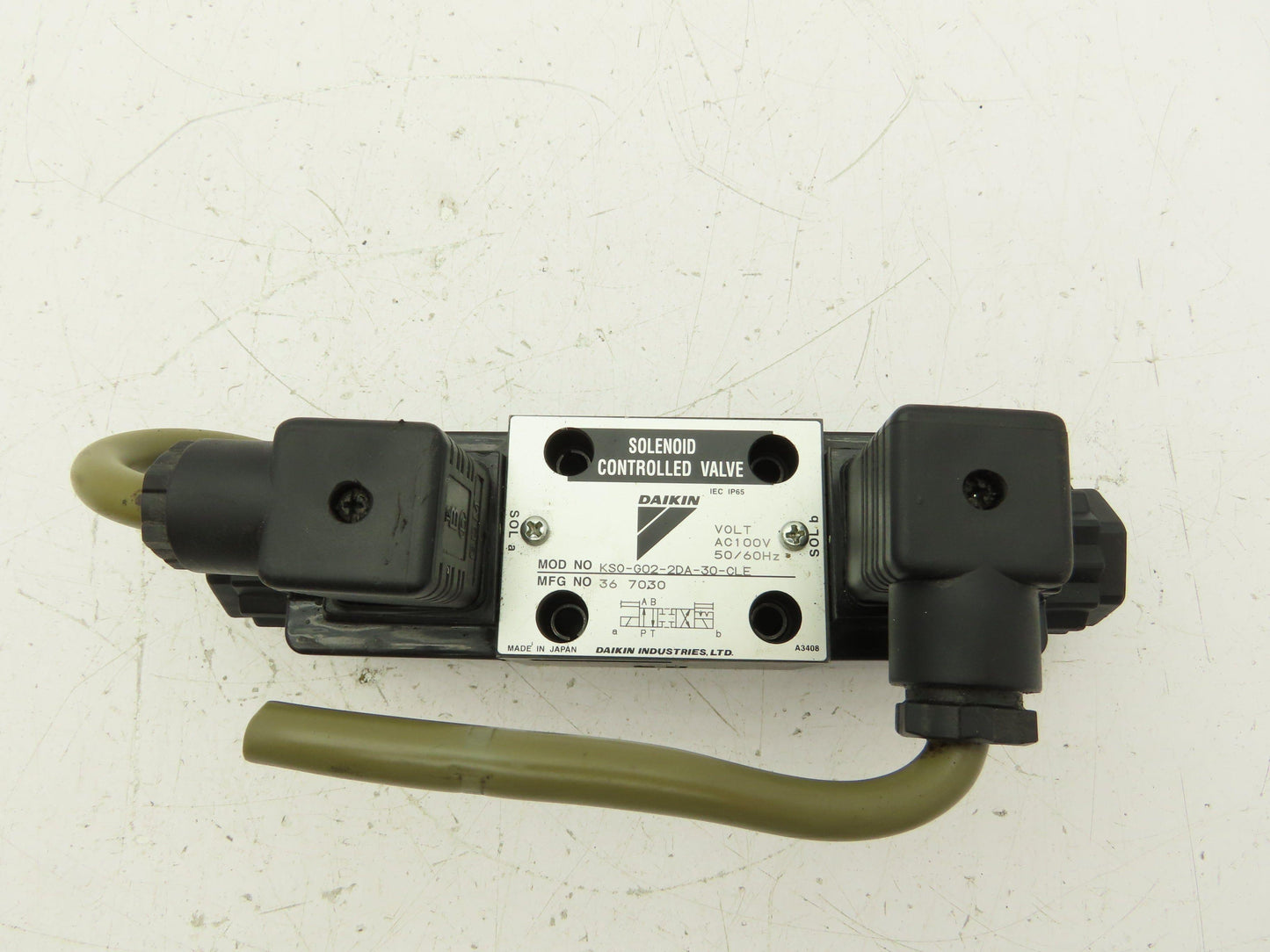 Daikin KSO-G02-2DA-30-CLE Hydraulic Directional Solenoid Valve 110V