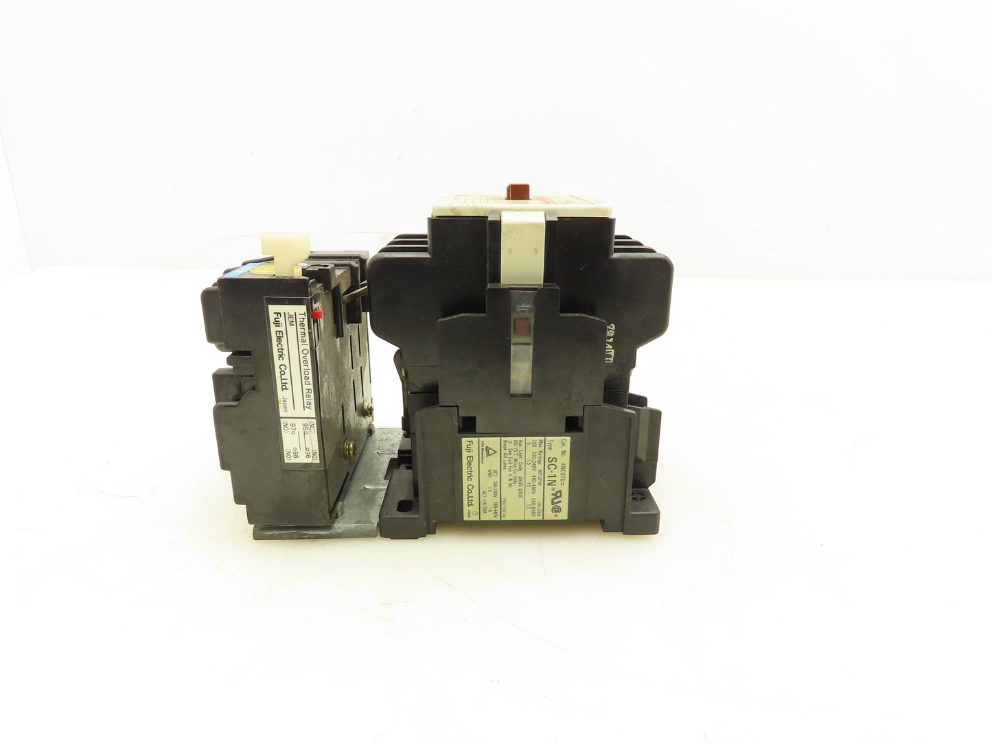 Fuji Electric SC-1N 26 Magnetic Contactor 50A 220-240V 200-220V Coil 3 Pole