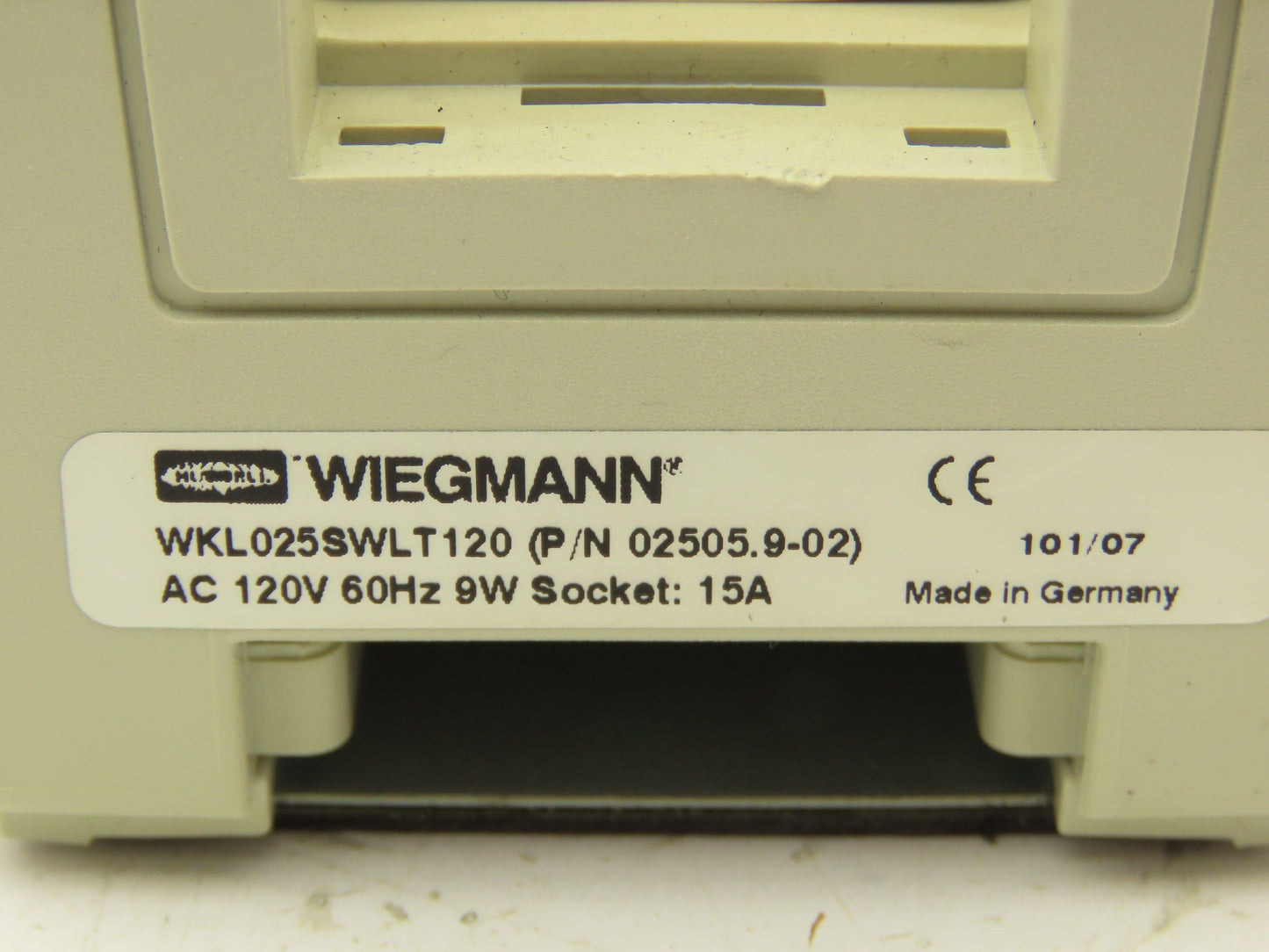 Wiegmann WKL025SWLT120 Fluorescent Magnetic Enclosure Light Outlet 15A