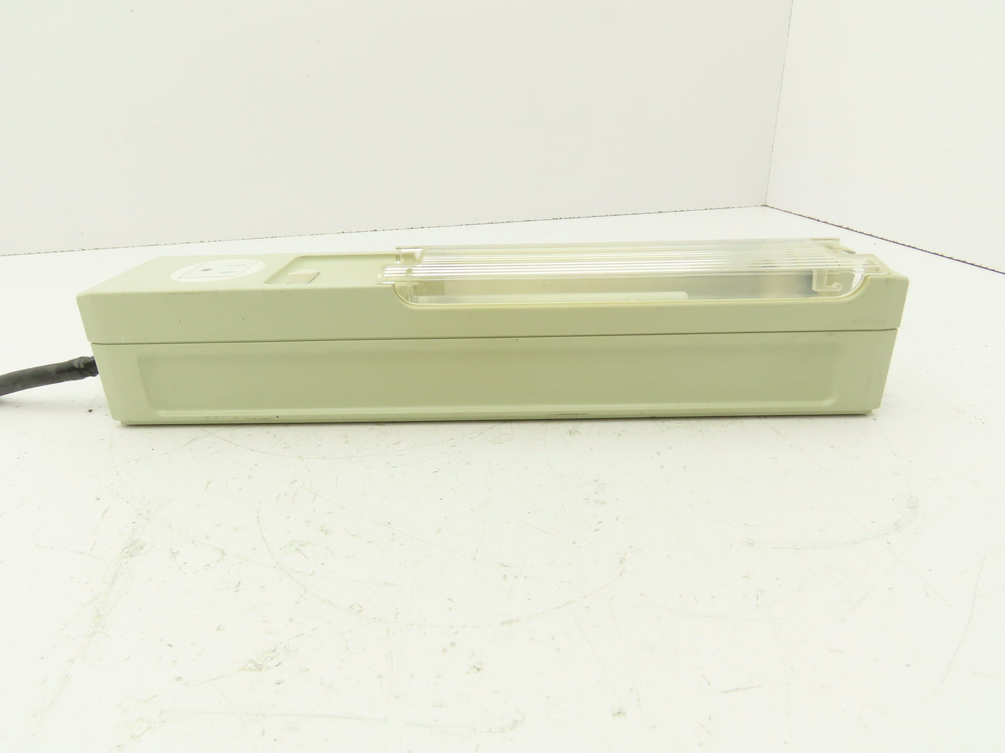 Wiegmann WKL025SWLT120 Fluorescent Magnetic Enclosure Light Outlet 15A