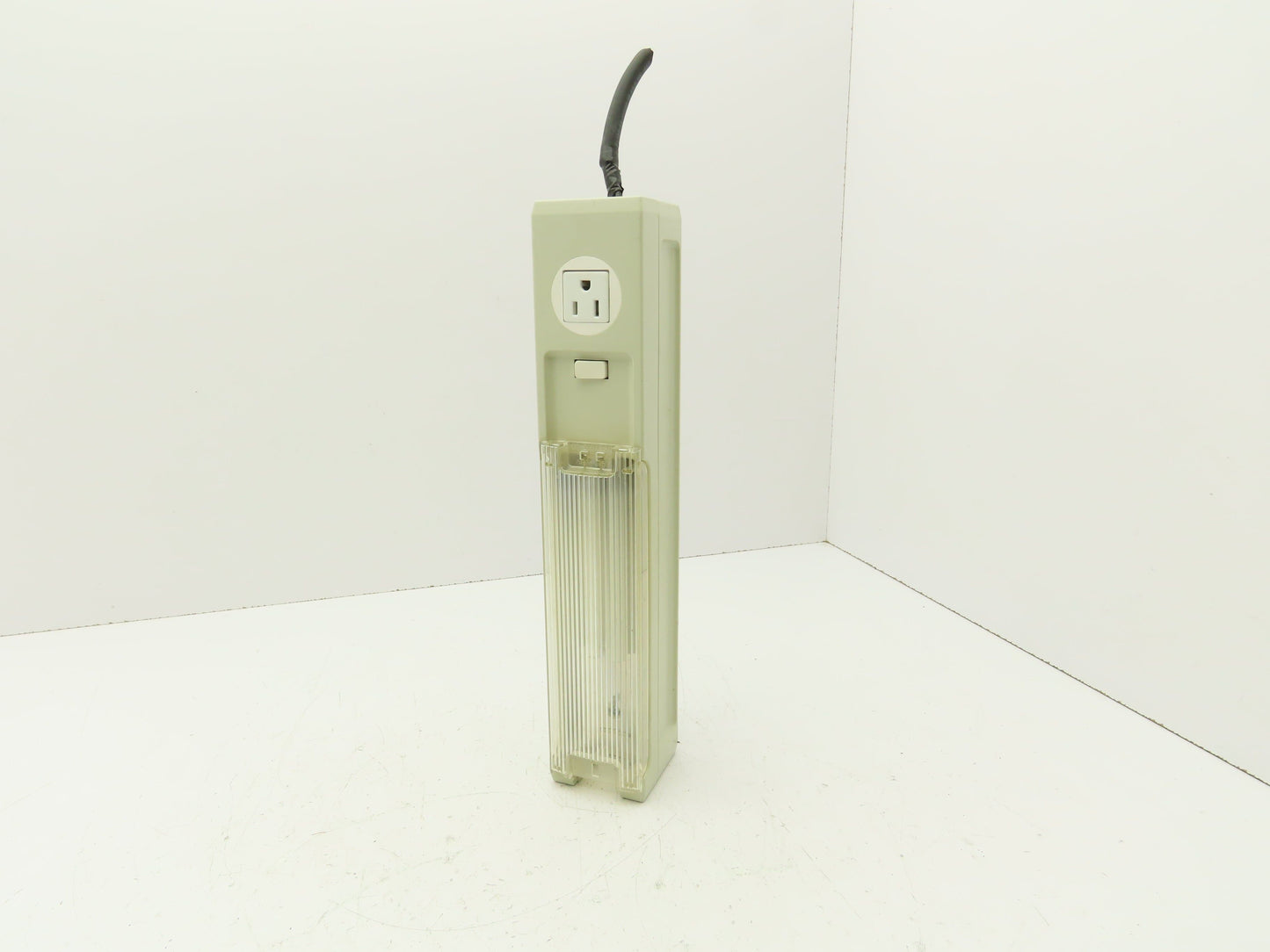 Wiegmann WKL025SWLT120 Fluorescent Magnetic Enclosure Light Outlet 15A