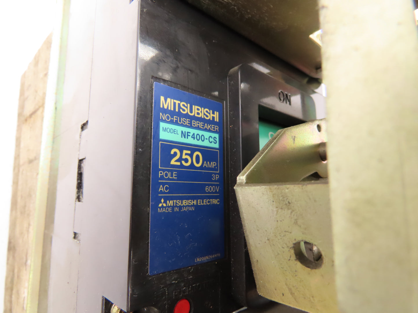 Mitsubishi NF400-CS No-Fuse Breaker With Trip Switch 250A 600V 3 Pole