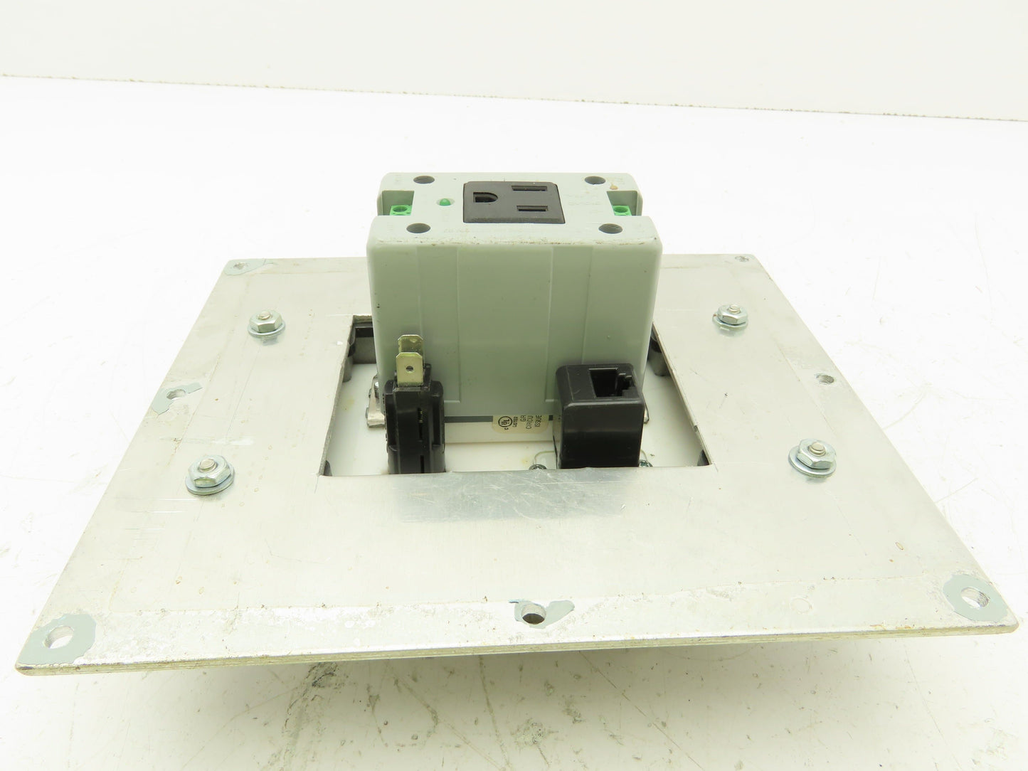 GracePort Engineered P-R2-M3RF3 Ethernet Interface Panel Connector 120V 3A Cover