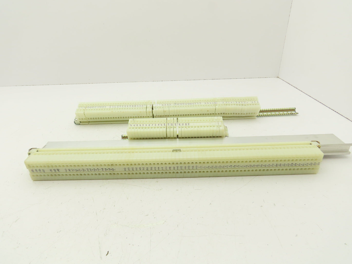 Allen Bradley 1492 Style H DIN Rail Terminal Block Lot of 177