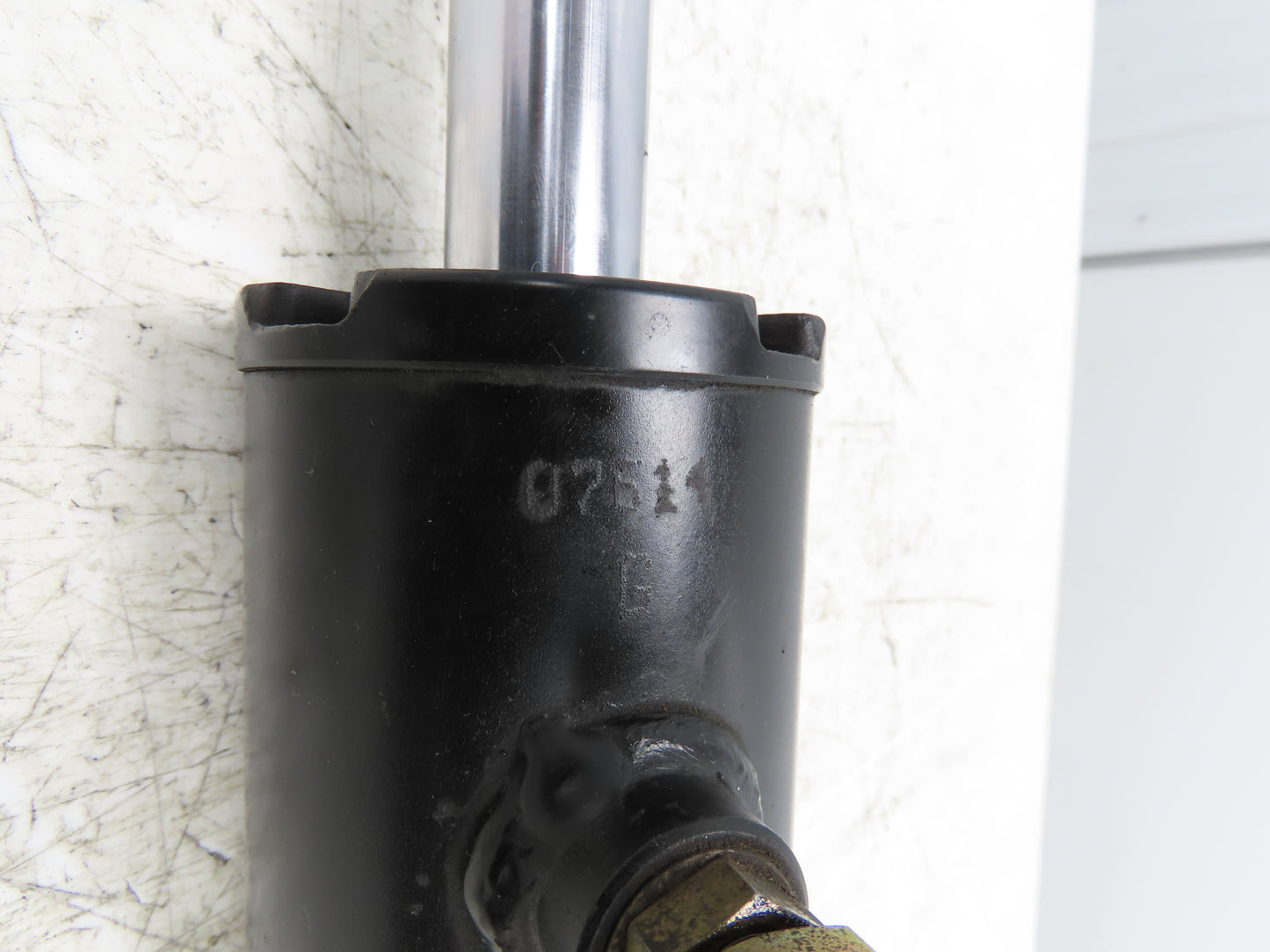 Toyota 7FBCU25 Electric Forklift Mast Tilt Cylinder 3" Bore 8" Stoke 1-3/8" Pin