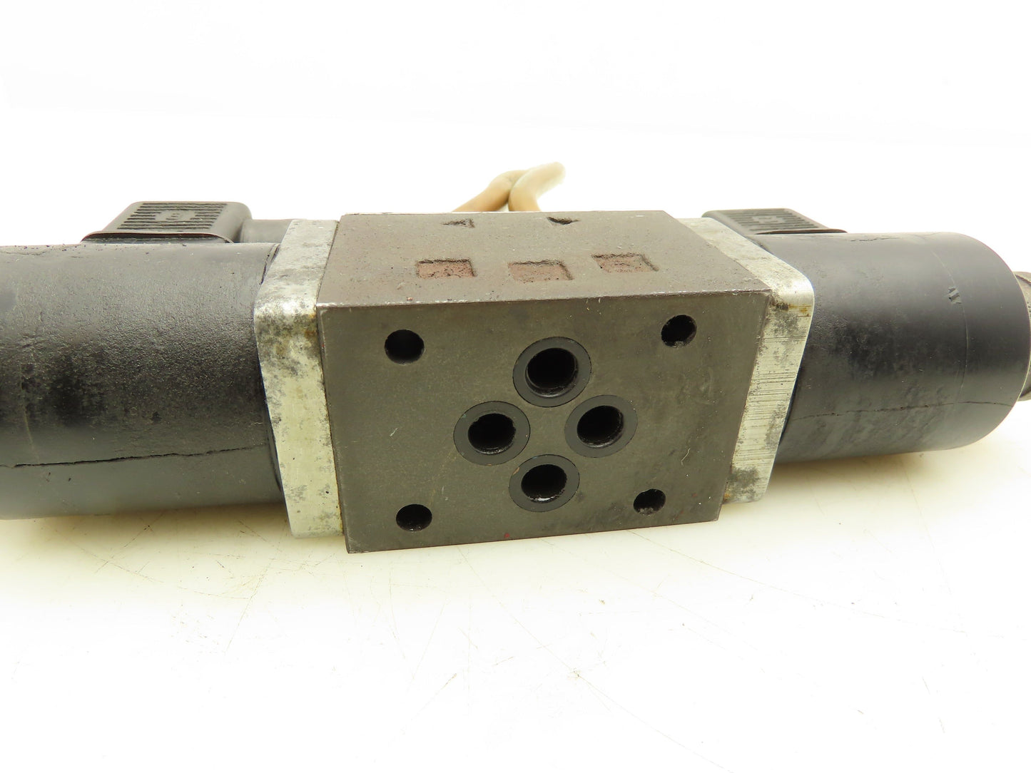 Nachi SA-G01-C6-C1-11 Hydraulic Directional Solenoid Valve 110V 1.9A