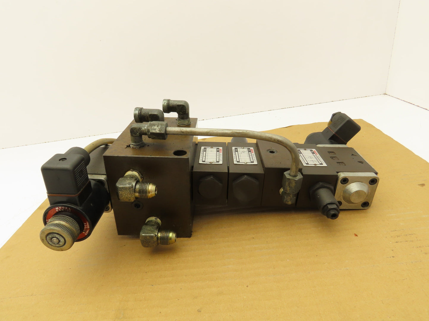 Nachi SA-G01-H5-C1-11 Directional Solenoid Modular Flow Control Valve Stack 110V
