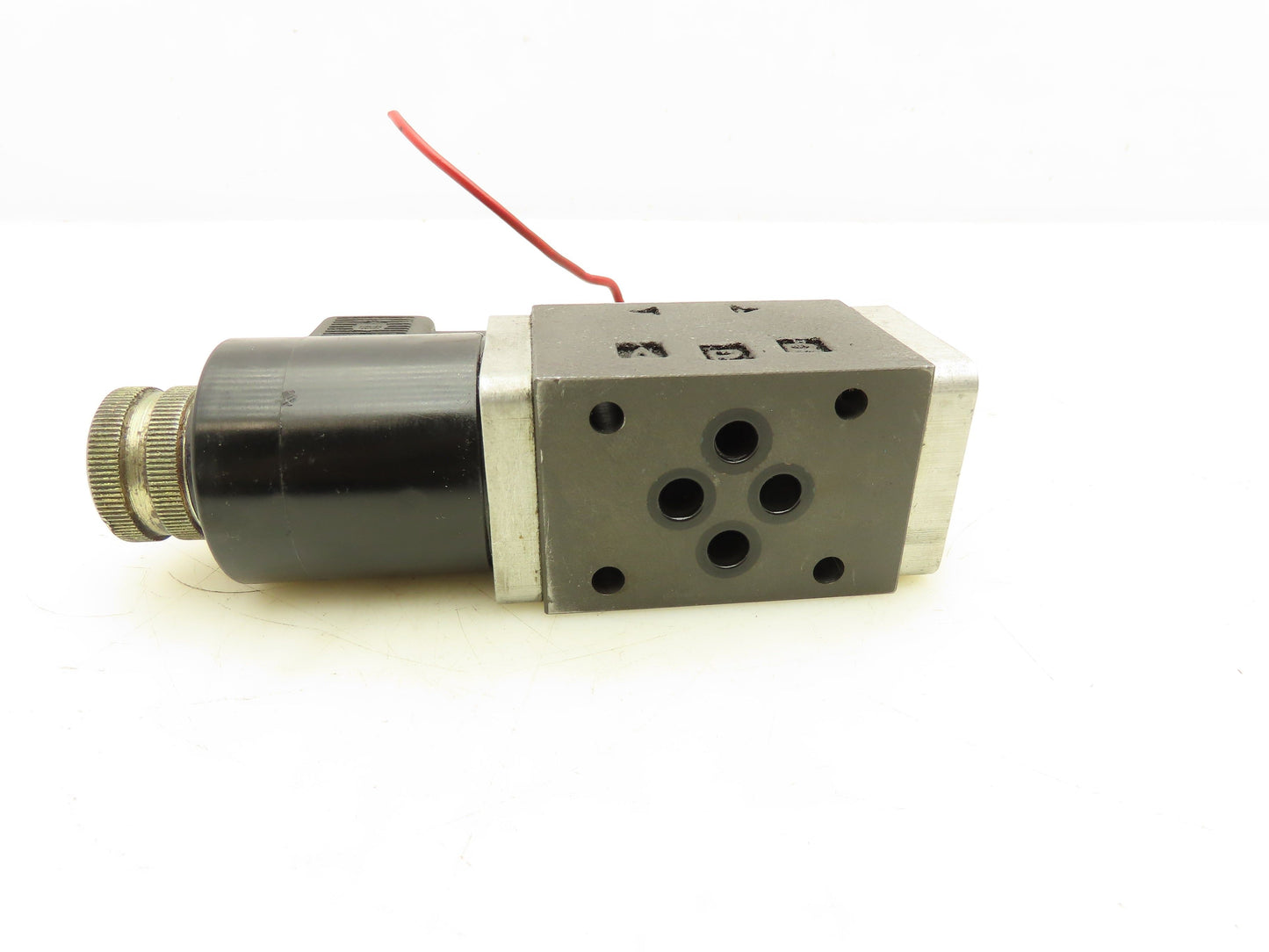 Nachi SA-G01-A3X-C1-11 Hydraulic Directional Solenoid Valve 110V 2.0A